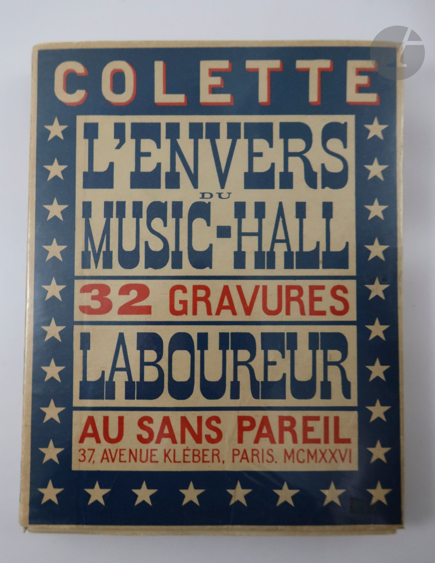 COLETTE.
L'Envers du music-hall.
Paris : Au sans pareil, 1926. — In-4, broché, couverture rempliée, chemise cartonnée illustrée de l'éditeur.
Sylvain Laboureur, Catalogue complet de l'œuvre de Jean-Émile Laboureur, II, pp. 73 à 79, n° 312.

Édition illustrée de 32 compositions au burin de Jean-Émile LABOUREUR (1877-1943), dont une en frontispice, 5 hors texte et 26 dans le texte.

Un des 350 exemplaires numérotés sur vergé de Rives.

Exemplaire très bien conservé malgré une petite déchirure au dos.