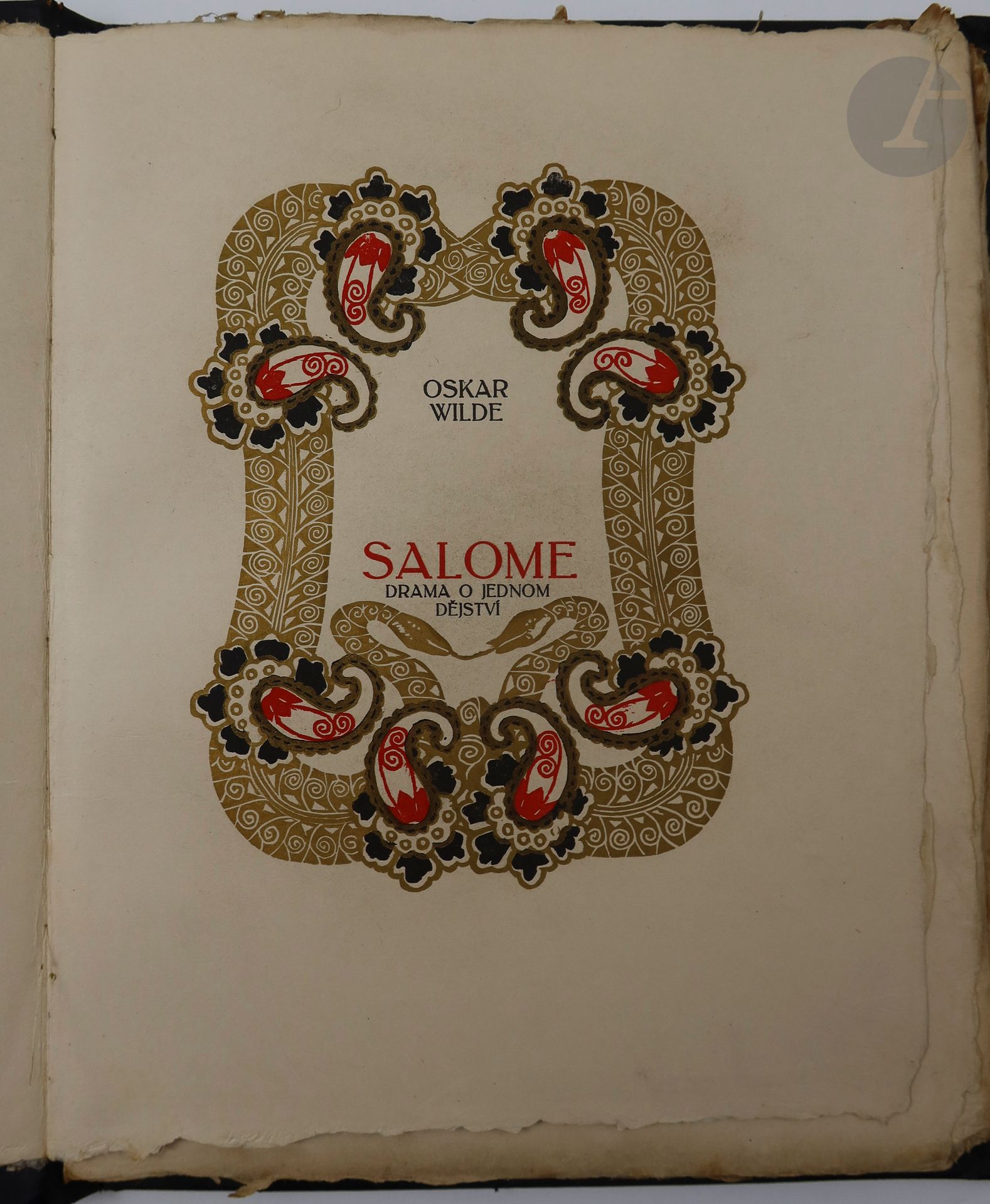 WILDE (Oscar).
Salome, drama o jednom dejstvi.
Prague : Krasnych Knih, s.d. — In-8, simili cuir noir de l'éditeur, titre en lettres dorées, filet à froid en encadrement et perles rouge encastrées aux angles du cadre sur les plats, dos lisse, non rogné.
Édition très rare tirée à seulement 110 exemplaires sur japon, publiée dans les années 1910.

Elle propose le texte d'Oscar Wilde dans la traduction en tchèque par Julia Schmitt et 8 illustrations en couleurs hors texte du peintre tchèque Otakar STAFL (1884-1945). Chaque page de texte comporte également un encadrement doré et rouge.

Bon exemplaire malgré un léger coup en bas du dos, quelques rares griffures et les coins émoussés.
