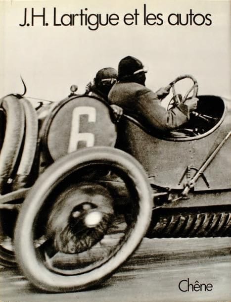 Jacques-Henri Lartigue (1894-1986)
Deux livres signés. J. H. Lartigue et les autos. Editions du Chêne, Paris, 1974. In-4 (26,5 x 20,5 cm). Edition originale, signée et dédicacée par Jacques-Henri Lartigue. 110 pp. Cartonnage d'éditeur sous jaquette illustrée. I Grandi Fotografi. Gruppo Editoriale Fabbri, Milan, 1982.In-4 (29 x 22 cm). Edition originale, signée et dédicacée par Jacques Henri Lartigue. Couverture souple illustrée. 64 pp.