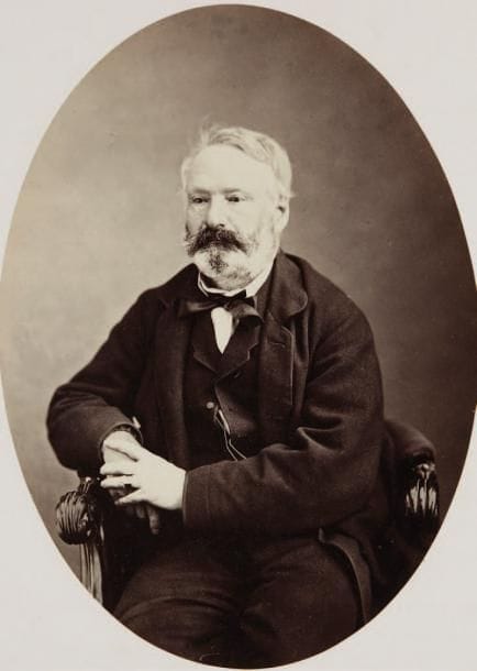 Etienne Carjat (1828-1906)
Victor Hugo, c. 1861. Epreuve sur papier albuminé, découpée en oval, contrecollée sur carton avec timbre à sec : "Photographie Carjat & Cie". 25,2 x 18,5 cm. 
