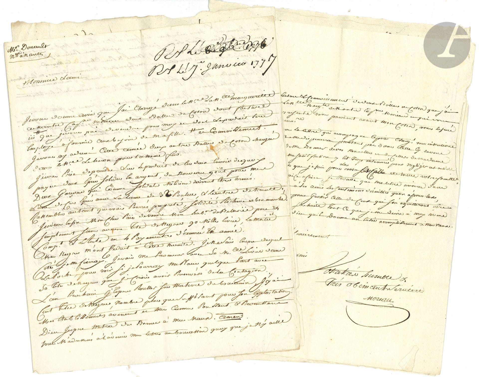 SAINT-DOMINGUE. 3 L.A.S. par MOREAU, planteur à Saint-Domingue, Bellevue 1776, adressées à Martin Douault, négociant à Nantes ; 5 pages in-4, une adresse avec cachet de cire.
Intéressante correspondance évoquant l’esclavage et le commerce colonial avec Nantes.
L’habitation Moreau était située à Bellevue, près de Port-au-Prince. Martin Douault habitait dans l’île Feydeau, à Nantes. Il était le frère de Pierre Douault, ancien colon de Saint-Domingue, dont il hérita de la plantation située à Léogane.
Cette correspondance concerne principalement l’envoi de coton à la maison Douault, de Nantes. 20 septembre : « Vous recevrez avant la présente deux lettres de moy à l’occasion de 1’envoy de deux petits ballotins de coton que je vous ai adressé »… – 26 octobre. « Je vous donne avis que j’ai chargé dans le navire la Nouvelle Marguerite de Nantes cap. Moizeau deux balles de coton dont facture et connoissement ici que je vous prie de vendre pour moy et dont le produit sera employé à fournir aux besoins de ma fille. Je vous ay adressé cette année deux autres balles de coton chargées dans le navire le Huron pour la même fin ». Il ajoute : « Je viens enfin mon cher pais de vendre mon habitation de Bellevue pour simplement sans aucune tête de Nègre 90 mille livres, la moitié comptant & le reste en 4 payements d’année en année. Mes Nègres m’ont réduit à cette nécessité. Je ne sais encore de quel côté je me fixeray. Je vais me promener avec 50 mille livres dans la poche, pour voir si je pourray me placer quelque part avec 50 têtes de Nègres que je crois avoir préservé de la contagion. L’an prochain j’espère rouler sur ma terre de Boucassin. J’y ai cent têtes de Nègres, nombre plus que suffisant pour son exploitation »… 30 octobre, il confirme l’envoi des deux balles de coton.
On joint : – connaissement du navire La Nouvelle Marguerite de Nantes, signé par Moizeau, capitaine (Port-au-Prince, 25 octobre 1776, en double), pour le chargement de deux demi-balles de coton de Port-au-Prince « jusqu’au-devant de Paimboeuf, rivière de Nantes » ; – la facture de deux balles de coton signée par Moreau (Bellevue, 26 octobre 1776), pour Martin Douault à Nantes ; – la facture de frêt et de droits sur les marchandises (26 décembre 1776).