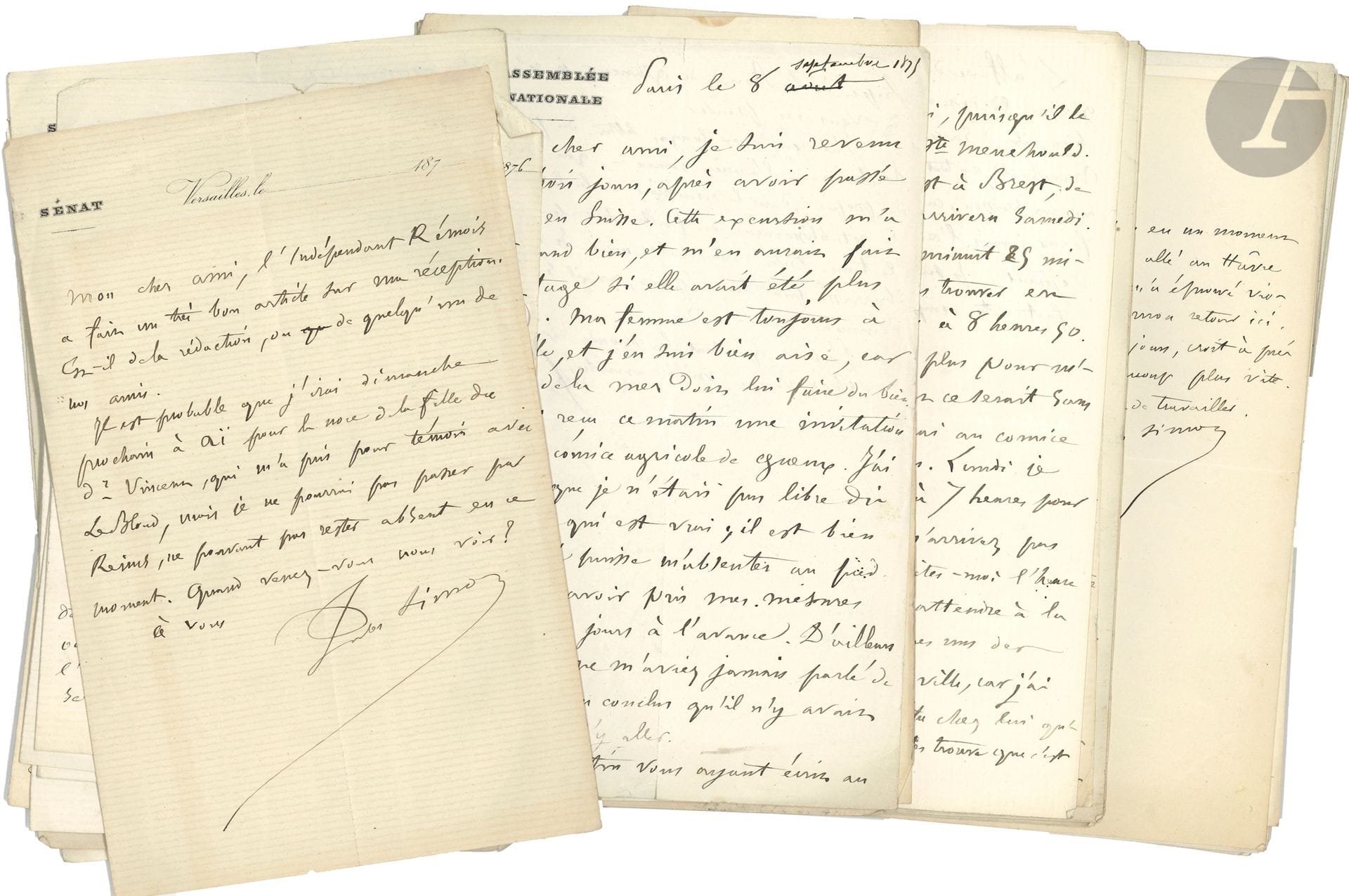 Jules SIMON (1814-1896) homme politique, ministre et écrivain. 90 L.A.S. (et une incomplète), 1871-1890, à son ami, l’industriel et député Jules Warnier ; 180 pages in-8 ou in-12, la plupart à en-tête Sénat ou Assemblée nationale ou Cabinet du Ministre de l’Instruction publique… ou Ministère de l’Intérieur ou Le Gaulois.
Importante correspondance, concernant des projets de loi, les rapports avec la presse, des discussions avec des collègues, des discours à faire, les intérêts de Reims et du département de la Marne, dont Warnier était député… On relève des allusions à la guerre franco-prussienne, à la Commune, puis à l’amnistie plénière, à la Cochinchine, à des intrigues d’ambitieux… « La dernière législature était bien faite pour dégoûter de la vie politique » (5 février 1876)… Un peu de temps à la mer lui a relevé le moral, « dégoûté […] de la vue de ces gaillards qui avalent la France de si bon appétit, et qui non contents de gouverner le pays veulent tyranniser nos consciences » » (5 septembre 1879)… « C’est singulier comme je prends la politique en grippe » (10 février 1882)… « On n’entre pas dans un gouvernement qu’on n’estime pas. […] Mais que faire ? à mon âge, il faut continuer le sillon qu’on a commencé » (11 janvier 1889)… On rencontre les noms d’Emmanuel Arago, Barthélemy-Saint-Hilaire, Bismarck, Auguste Blanqui, Georges Boulanger, Henri Brisson, Hippolyte Carnot, Paul Challemel-Lacour, Michel Chevalier, Jules Dufaure, Jules Ferry, Louis de Freycinet, Léon Gambetta, Jules Grévy, Victor Hugo, Henri Lavertujon, Noël Parfait, Eugène Pelletan, Alphonse Peyrat, Ernest Renan, Léon Say, Adolphe Thiers, William Waddington, etc. Les lettres sont écrites de Paris, Versailles, Villers-sur-Mer, Saint-Cloud, Berlin, Houlgate, Trouville ; quelques-unes portent un post-scriptum de sa femme Émilie Simon, ou de leur fils Charles Simon, et deux sont accompagnées de lettres à lui adressées par César Poulain, maire de Reims, ou le général Arsène Lambert.