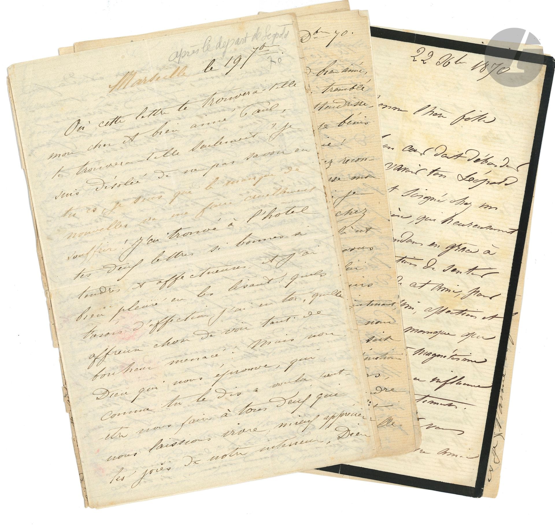 GUERRE DE 1870. 26 L.A. ou L.A.S., à Léopold (« Paul ») Sauzède ou à lui relatives, la plupart de sa femme Julia, 1870-1872 ; plus de 140 pages in-8.
Correspondance en grande partie adressée à Léopold Sauzède, né en 1830 à Quillan (Aude), substitut du procureur à Alger, volontaire au 108e régiment de ligne. Sa femme le suit en métropole, demeurant à Chambéry avec la femme de M. de Cléry, avocat général à Alger et volontaire dans le même régiment. Ses lettres expriment ses craintes, sa tendresse, sa foi, son émotion de le savoir blessé, sa fierté de le savoir décoré… Le général Louis Maurandy écrit amicalement à Léopold, évoquant sa prise de commandement de la 2e division du 19e corps de la 2e armée, et le plaisir qu’il se promet « en vous priant d’accepter une des vieilles croix que j’ai portées en Crimée et ailleurs » (21 décembre 1870)… Il est question de la bataille de Champigny, du général Trochu, de l’armistice et du Parlement à Bordeaux, mais aussi de mouvements dans la magistrature, de l’espoir d’une promotion et de leur retour en Algérie…