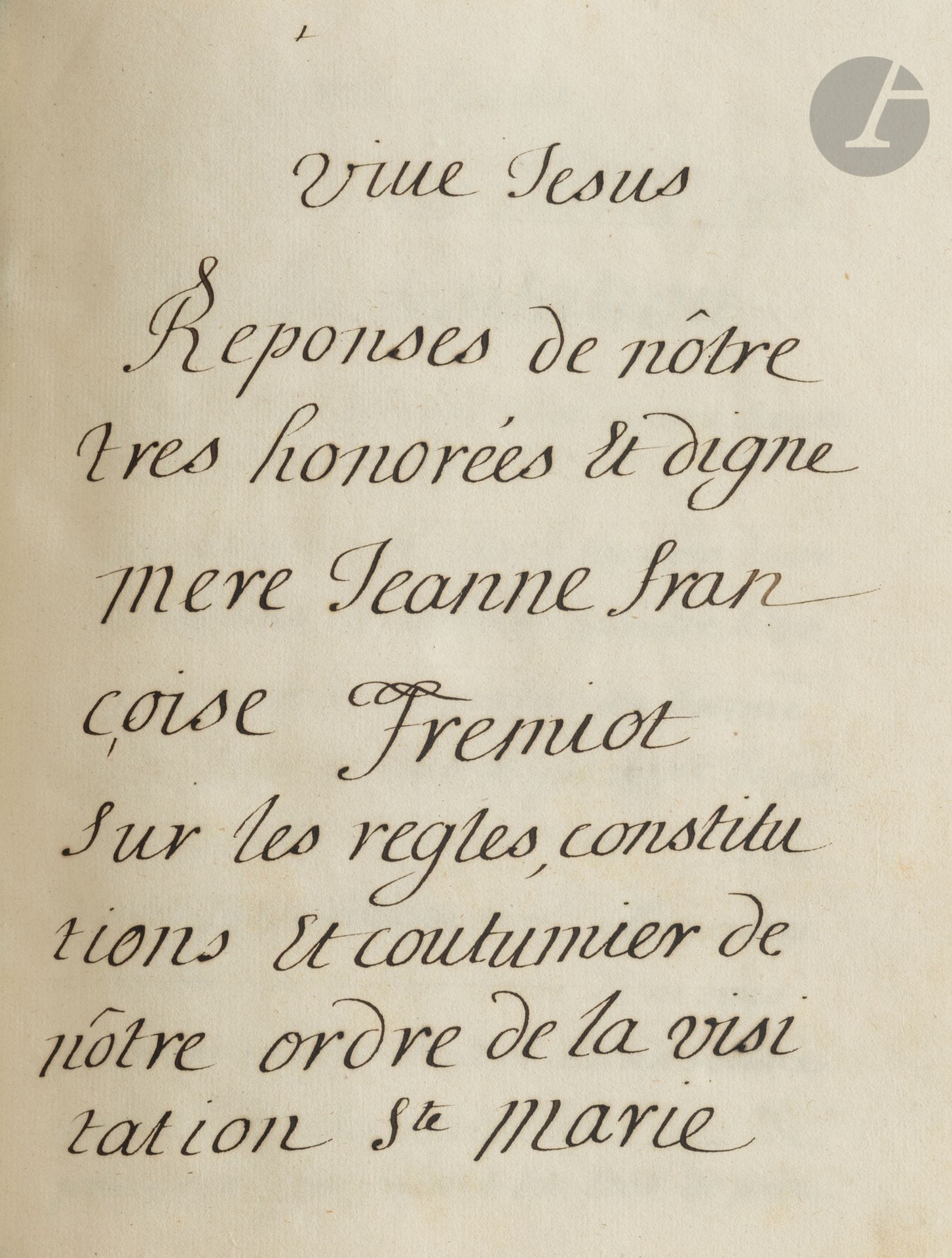 Sainte JEANNE DE CHANTAL (1572-1641) fondatrice de l’ordre de la Visitation de Marie, canonisée en 1767. Manuscrit, Responses de nôtre tres honorées et digne mere Jeanne Françoise Fremiot sur les regles, constitutions et coutumier de nôtre ordre de la visitation Ste Marie, XVIIe siècle ; fort volume petit in-4 de 823 pages, reliure de l’époque basane noire avec filets et fleurons à froid sur les plats, tranches mouchetées (rel. usagée).
Copie de l’époque des Réponses de Jeanne Françoise Frémiot sur les Règles, Constitutions et Coutumier de l’Ordre de la Visitation de Ste Marie imprimées en 1632. Les Responses sont précédées d’une épître de Marie-Jacqueline Favre (1589 ?-1637), l’une des quatre premières sœurs de l’ordre.