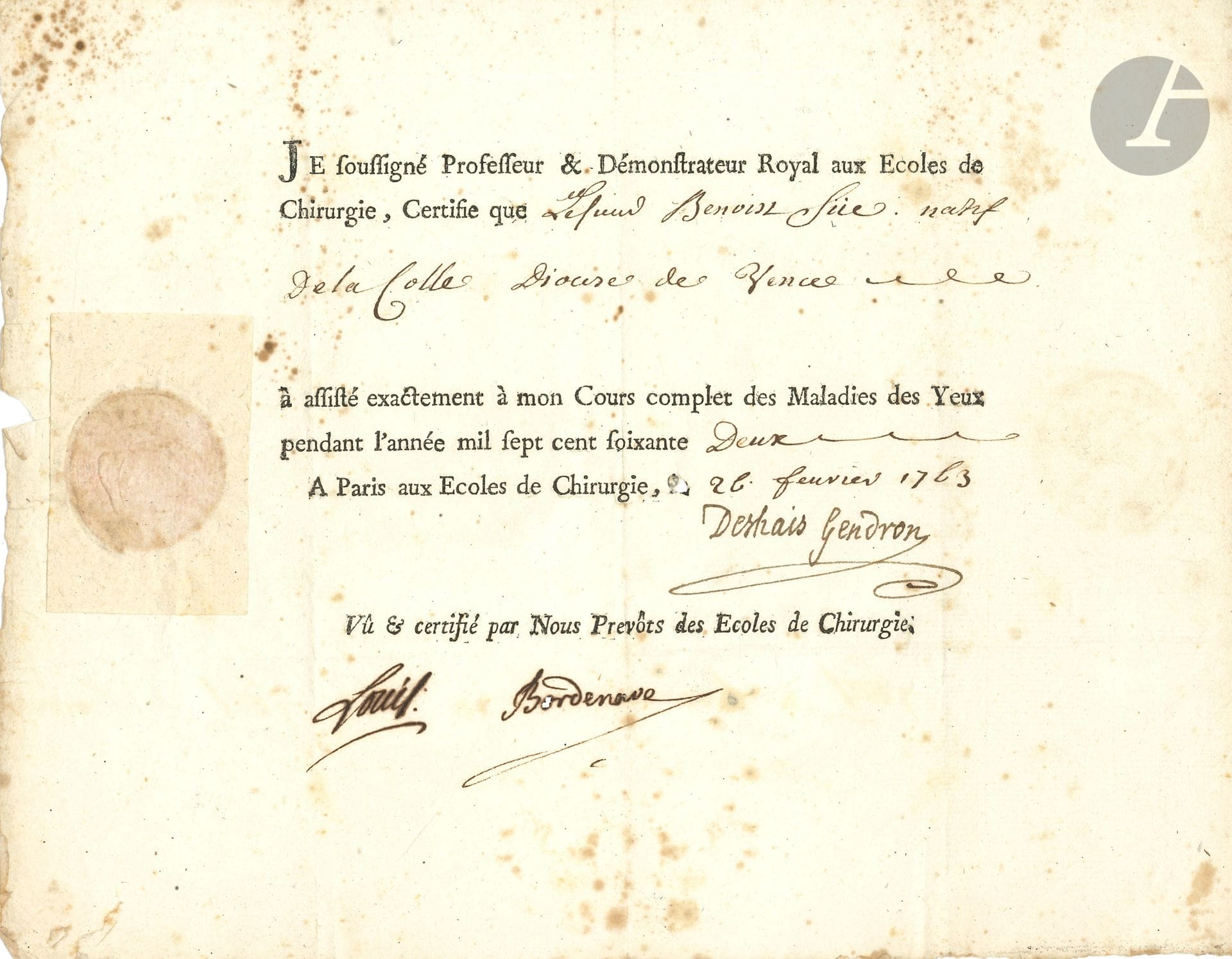 Antoine LOUIS (1723-1792) chirurgien, inventeur de la guillotine. P.S. comme Prévôt des Écoles de Chirurgie, signée aussi par ses collègues Louis-Florent Deshais Gendron et Toussaint Bordenave, Paris 26 février 1763 ; 1 page oblong in-4 en partie impr., sceau sous papier.
Visa d’un certificat délivré par Deshais Gendron, professeur et démonstrateur royal aux Écoles de Chirurgie, en faveur de « Benoist Süe, natif de La Colle Diocèse de Vence », qui a assisté à son cours des maladies des yeux.