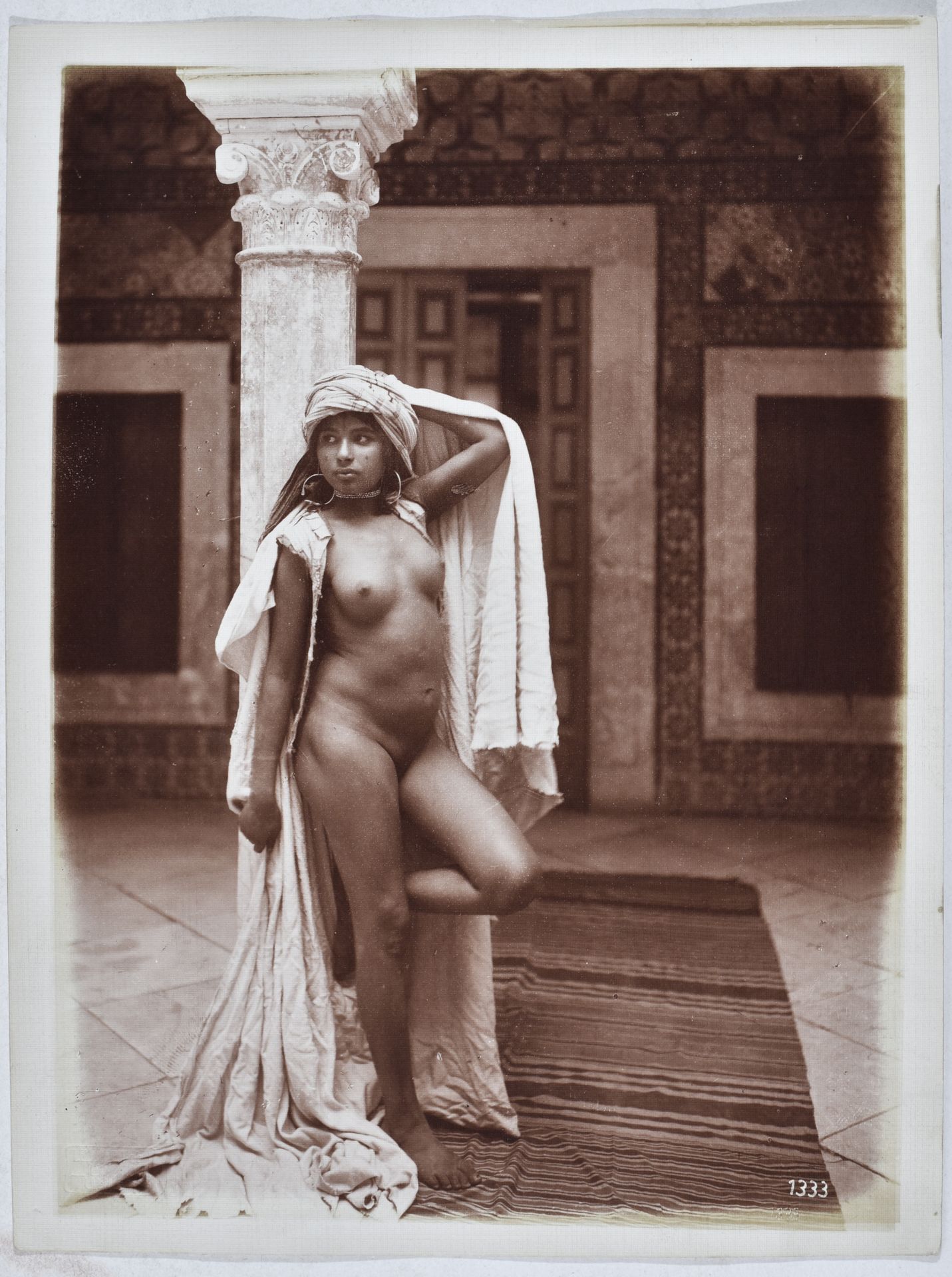 Rudolf Franz Lehnert (1878-1948) & Ernest Heinrich Landrock (1878-1966)
Nu féminin adossé à une colonne, c. 1905. 
Épreuve argentique d'époque. Timbre sec des photographes en bas à gauche. Tampon des photographes au verso. 
24 x 18 cm 

Rudolf Franz Lehnert (1878-1948) & Ernest Heinrich Landrock (1878-1966)
Nude leaning against a column, c. 1905. 
Vintage gelatin silver print. Photographers' blind stamp in the lower left corner. Photographers' stamp on verso. 
24 x 18 cm