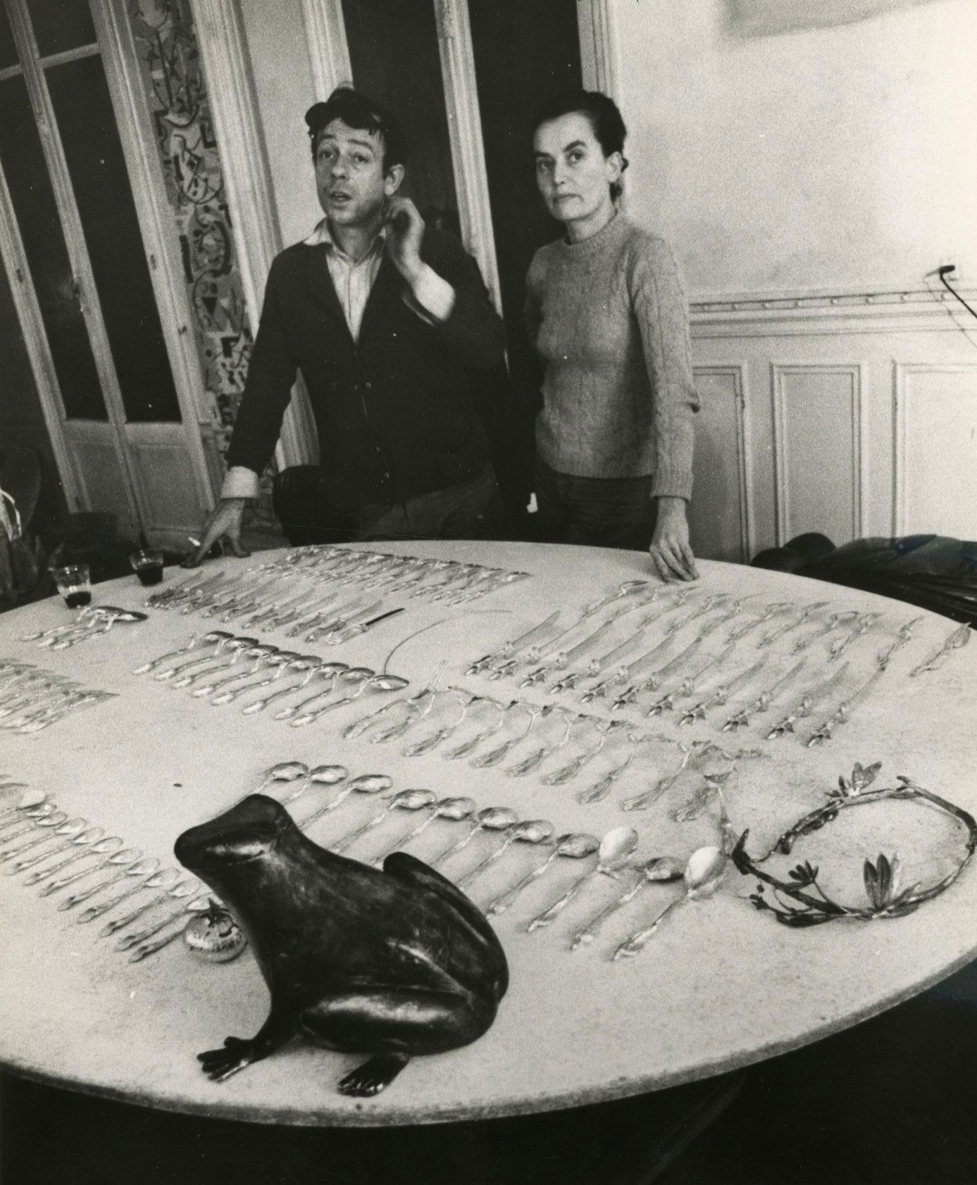 Etienne Hubert (1932)
Le couple d'artistes Claude et François-Xavier Lalanne, 1958. 
Épreuve argentique d'époque. Tampon du photographe, annotations manuscrites et date au verso. 
23 x 17,9 cm 

Etienne Hubert (1932)
The couple of artists Claude and François-Xavier Lalanne, 1958. 
Vintage gelatin silver print. Photographer's stamp, handwritten annotations and date on verso. 
23 x 17.9 cm