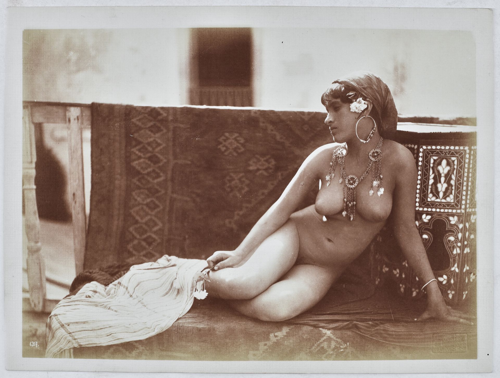 Rudolf Franz Lehnert (1878-1948) & Ernest Heinrich Landrock (1878-1966)
Nu féminin allongé aux bijoux, c. 1905. 
Épreuve argentique d'époque. Timbre sec des photographes en bas à droite de l'épreuve. Tampon des photographes au verso. 
17,9 x 23,9 cm 

Rudolf Franz Lehnert (1878-1948) & Ernest Heinrich Landrock (1878-1966)
Nude with jewellery, c. 1905. 
Vintage gelatin silver print. Photographers' blind stamp in the lower right corner. Photographers' stamp on verso. 
17.9 x 23.9 cm