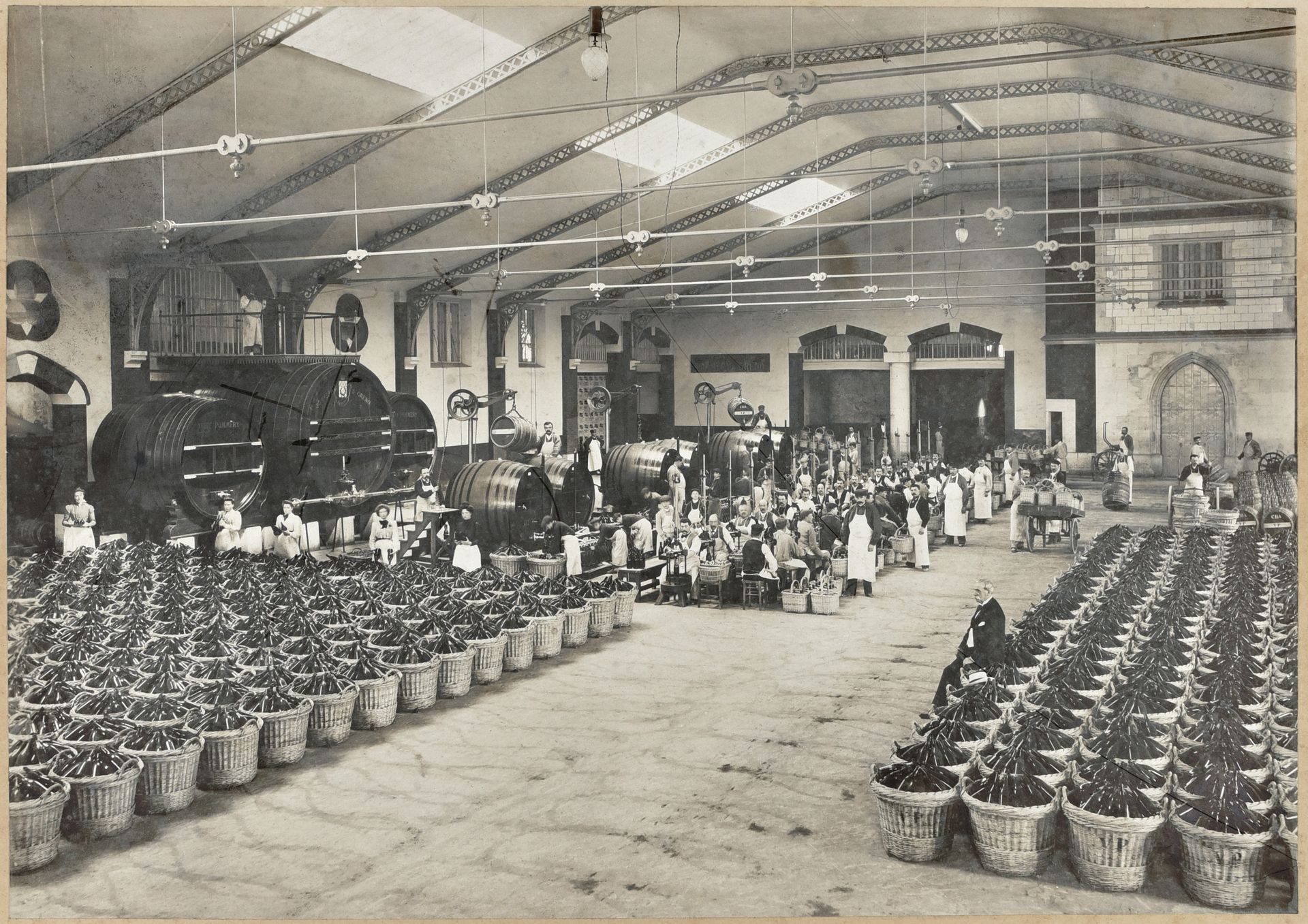 François Rothier Photo
Cave des champagnes Pommery & Greno. Reims, c. 1900-1910. 
Épreuve argentique d'époque, contrecollée sur carton. Crédit du photographe et légendes imprimés sur le montage. 
27,2 x 39 cm 

François Rothier Photo
Pommery & Greno champagne cellar. Reims, c. 1900-1910. 
Vintage gelatin silver print, mounted on cardboard. Photographer's credit and captions printed on mount. 
27.2 x 39 cm