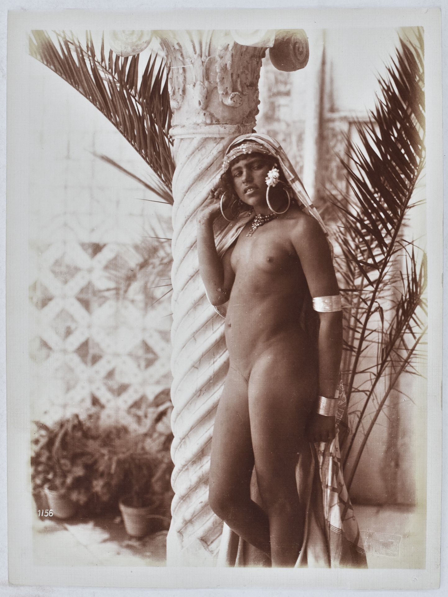 Rudolf Franz Lehnert (1878-1948) & Ernest Heinrich Landrock (1878-1966)
Nu féminin adossé à une colonne torse, c. 1905. 
Épreuve argentique d'époque. Timbre sec des photographes en bas à droite de l'épreuve. Tampon des photographes au verso. 
23,8 x 17,9 cm 

Rudolf Franz Lehnert (1878-1948) & Ernest Heinrich Landrock (1878-1966)
Nude leaning against a torso column, c. 1905. 
Vintage gelatin silver print. Photographers' blind stamp in the lower left corner. Photographers' stamp on verso. 
23.8 x 17.9 cm