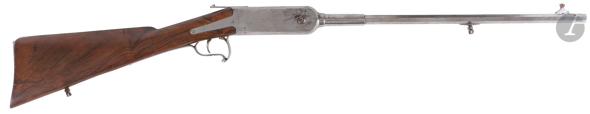 Rare "Gay Guenot" system rifle with rotary magazine, with sealing, 40 shots, caliber 11 mm

Barrel with sides of 46 cm, steel carcass with plain cheeks, flat, with safety on the left side.

Sight of the magazine with chainette with sliding shutter on the top.

Stock in drowning.

White polished finish.

Barrel N° 197.

Total length: 101 cm

B.E. (the spring of the trigger does not return). 



Gay PAULIN, civil engineer is the inventor of weapons with multiple shots, known as machine-guns of pocket, revolvers and rifles with 25, 40, 50 and 100 shots (1879)

His dealer is Henri GUENOT, 183 rue Saint-Denis (Paris). 

It seems that GAY is the true inventor of the system with chain, called system Guycot (Lewis Winant). GAY & GUENOT made it patent in London on January 17, 1879.