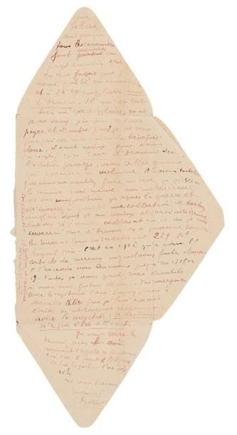 Guillaume APOLLINAIRE.
L.A.S., 19 octobre 1915, à Jean-Émile Laboureur, interprète à l'Armée britannique; 2 pages grand in-8 à l'encre rouge sur une enveloppe dépliée, enveloppe. Belle lettre du front, parlant de la plaquette Case d'Armons. Il est « sur le front depuis le 3 avril jour de Pâques et n'ai pas couché dans un lit depuis mon départ. Je suis dans les lignes animées du pays si crayeux dont on parle tant [dans] les communiqués. Nous avons travaillé follement et victorieusement. Présentement je lis la Jolie Fille de ... de Walter Scott et dis ta gueule aux Boches comme si je parlais au sanglier des Ardennes lui-même. Je ne m'ennuie pas trop, je commande une pièce et vis auprès d'elle sans m'en éloigner, quand nous sommes en route j'ai un bon cheval... J'ai fait tous les métiers, arrivé conducteur, j'ai manié le fouet et conduit l'attelage, j'ai été brigadier de pièce, brigadier agent de liaison, brigadier-fourrier de ma batterie, nommé maréchal de logis en août, j'ai d'abord été observateur aux lueurs ce qui est fatigant mais très beau. Je passais une nuit sur trois, la montre en bracelet, le chronomètre dans la main gauche à pointer l'alidade du triangle de visée sur les lueurs des canons boches et à noter les observations. Depuis le 1er septembre je suis chef de pièce et je commande le tir de la 4e pièce. J'ai aussi participé à la grande offensive. Il y a bien longtemps que je n'ai même aperçu une femme.. Je suis depuis près de 7 mois déjà sur le front et dans la zone de l'avant. Je fais partie d'une batterie dont presque tous les canonniers sont originaires des pays envahis. C'est en leur faveur que j'avais publié en souscription et à 25 exemplaires Case d'Armons. Il m'en reste bien un exemplaire, mais je ne veux pas vous le faire payer et d'autre part je ne veux pas priver mes poilus du bénéfice. Donc il vaut mieux que vous n'ayez pas Case d'Armons dans l'édition princeps, vous le lirez quand ça paraîtra en volume ». Ils peuvent cependant « faire un troc », par exemple contre «