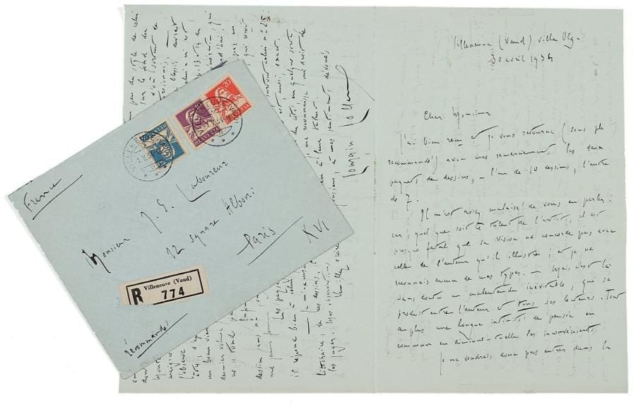 Romain ROLLAND (1866-1944).
6 L.A.S., Villeneuve (Vaud) février-juin 1934, à Jean-Émile Laboureur; 18 pages in-8, enveloppes. Intéressante correspondance au sujet des illustrations de Laboureur pour L'Âme enchantée (Albin Michel, 1934). 24 février: « Ce que vous m'écrivez au sujet des visages trop individualisés, qu'il convient plutôt d'écarter de l'illustration, me semble très juste. J'ai expérimenté le vice du système contraire, dans telle illustration de mon Jean-Christophe. [...] Je crois que c'est l'atmosphère de l'oeuvre qu'il faut plutôt évoquer, et qu'on le peut mieux avec des paysages, un décor où passe un geste, un mouvement. - Je m'en remets, en pleine confiance, à votre sens de la musique des lignes et des rythmes »... 17 mars. Il a bien reçu sa liste des illustrations, qui lui semble juste. Il lui adresse cependant quelques petites remarques, et indique deux moments qu'il aurait aimé voir représentés, « comme poète », dans le vol. IV; il regrette « votre impossibilité de faire place à Timon [...] car à défaut de lui, manquera au livre un symbole essentiel de la puissante force ennemie contre laquelle lutte [...] le monde nouveau: - le maître occulte du pouvoir et de l'opinion ». Mais il laisse Laboureur libre de ses choix... 23 mars. Il est heureux qu'il soit d'accord « pour la composition de Marc et Annette sur la montagne en frontispice au tome IV », et se réjouit d'autres changements d'illustrations, qui dégagent plus d'intensité dramatique. Reste le problème de Timon, pour lequel il fait des suggestions, etc. 25 mars. Albin Michel lui a communiqué ses dessins, sur lesquels il fait « quelques petites remarques d'auteur »: sur la coiffure d'Annette qui doit absolument évoluer de 1900 à 1920, d'autant que les saisons changent; sur la tenue et les meubles de Marc, à l'époque pauvre comme Job: « je le vois, le torse nu, ou en chemise entrebâillée sur la poitrine », au saut du lit... Certaines remarques visent à plus de vraisemblance, d'autres à relever la tension dramatique, etc. I