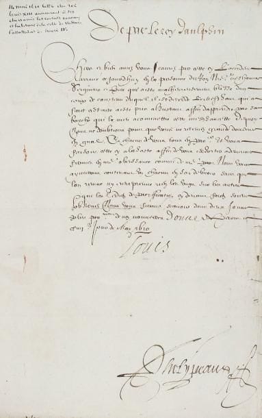 LOUIS XIII (1601-1643).
L.S. (secrétaire), Paris 14 mai 1610, aux consuls et habitants de Valence; contresignée par le secrétaire d'État Phelypeaux; 1 page in-fol., adresse « A noz chers et bien amez les consuls manans et habitans de nre ville de Vallence » (encadrée). Annonce de l'assassinat et de la mort d'Henri IV. C'est le premier acte de royauté de Louis XIII, le jour même de la mort de son père et de son accession au trône. « De par le roy daulphin. Chers et bien amez vous scaurez par cette cy l'accident arrivé ce jourdhuy en la personne du Roy, Nre tres honoré Seigneur et Pere qui a esté malheureusement blesse dun coup de cousteau duquel il est deceddé. Le meschant qui a faict cest acte a esté pris alinstant affin dapprendre par sa bouche qui la meu à commettre cette meschancetté de quoy nous ne doubtrons point que vous ne receviez grande douleur en general, et chacun de vous tous en particulier. Et vous faisons cette cy a la haste affin de vous exhorter a demeurer fermes en nostre obeissance comme de nostre part nous vous aymerons contenant chacun en son debvoir sans que lon remue ny entreprenne rien les ungs sur les autres et que les edicts de paciffication cy devant faicts soient observez »...