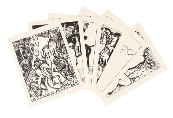 Amadeo de SOUZA CARDOZO (1887-1918)
XX Dessins, 1912 Rare recueil complet de ses vingt gravures in-4 présentées sous portefeuille à rabat d'origine. Le port-folio est illustré d'un ex-libris et de motifs d'angle créé par l'artiste. Petits accidents et salissures sur le plat de couverture. Edité et imprimé par La Société Générale d'Impression. Tirage limité à 530 exemplaires dont 100 sur Japon Impérial. Chaque planche est signée du monogramme. A noter: Amadeo de Souza Cardozo est sans conteste la figure historique du cubisme au Portugal. Arrivé à Paris en 1906, il s'est rapidement lié aux figures montantes de la peinture; proche de Juan Gris, ami de Modigliani, camarade de Brancusi; il est certain que leur communauté de vue sur l'art les rapprocha mais il est fort probable que leur statut d'artiste étranger y contribua également. Mort prématurément de la grippe espagnole, après être retourné au Portugal, il laisse une oeuvre forte, racée et séduisante qui n'est pas sans évoquer ses amitiés parisiennes.