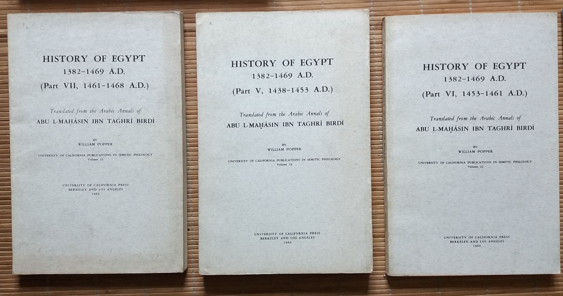 [ARCHÉOLOGIE - ÉGYPTOLOGIE]
17 ouvrages en anglais.

*The Old Kingdom Tombs of El-Hammamiya.
By A. El-Khouli and N. Kanawati.
The Australian Centre for Egyptologie, 1990. 86 pp + 80 planches. Broché. 

*The Gateway of Ramesses IX in the Temple of Amun at Karnak.
By Amin A.M.A. Amer.
Aris & Phillips, 1999. 43 pp. + 18 planches. Broché. 

*Topographical Bibliography of Ancient Egyptian Hieroglyphic Texts, reliefs and Paintings.
The Theban Necropolis. Part 2 Royal Tombs and smaller cemeteries.
By Bertha Porter.
Griffith Institute, 1973 (second edition). Relié sans jaquette. 

* The South Cemeteries of Lisht. Vol. II. The Control Notes and Team Marks.
By Felix Arnold.
The Metropolitan Museum of Art, Egyptian Expedition, 1990. 188 pp + 14 planches. Relié avec jaquette. 

*Ancient Egyptian Calligraphy. A beginner's guide to writing Hieroglyphs.
By Henry George Fischer.
The Metropolitan Museum of Art, 1988 (3d ed.). 68 pp. Relié avec jaquette. 

*The South Cemeteries of Lisht. Vol. 1. The Pyramid of Senwosret I.
By Dieter Arnold.
The Metropolitan Museum of Art, Egyptian Expedition, 1988. 156 pp. + 105 planches. Relié avec jaquette (une tache en couverture). 

*Samothrace. Excavations Conducted by the Institute of Fine Arts, New York University.
The Propylon of Ptolemy II.
Volume 1 : Text ; Volume 2 : Plates.
By Alfred Frazer.
Princeton University Press, 1990. Vol 1 : 244 pp. Vol.2 : 88 planches. Reliés avec jaquette. 

*Egypt. The Book of the Dead.
 Gaddis & Sons, s.d. 33 planches. Relié. 

*Kerkeosiris an Egyptian Village in the Ptolemaic Period.
By Dorothy J. Crawford.
Cambridge University Press, 1971. 238 pp. Livre truffé d'une lettre manuscrite signée de l'auteur, Dorothy Crawford. Relié avec jaquette. 

*Topographical bibliography of ancient Egyptian Hieroglyphic Texts, reliefs and Paintings. 
III Memphis. Part 2. saqqâra to Dahshûr. fascicle I (393-574) & Fascicle 2 (575-776).
By the late Bertha Porter and Rosalind L.B. Moss.
Griffith Institute, 1978 (2nd revised edition). 2 volumes brochés.

*Egyptian Religion - The last Thousand Years.
Part 1 & Part 2.
Peeters, 1998. 1525 pp. Reliés; les deux volumes neufs sous emballage scellé de l'éditeur.

*History of Egypt 1382-1469 A.D.
3 volumes. Part V, 1438-1453 A.D. Part VI, 1453-1461 A.D. Part VII 1461-1468 A.D.
By William Popper.University of California Press, 1960. 3 volumes brochés.