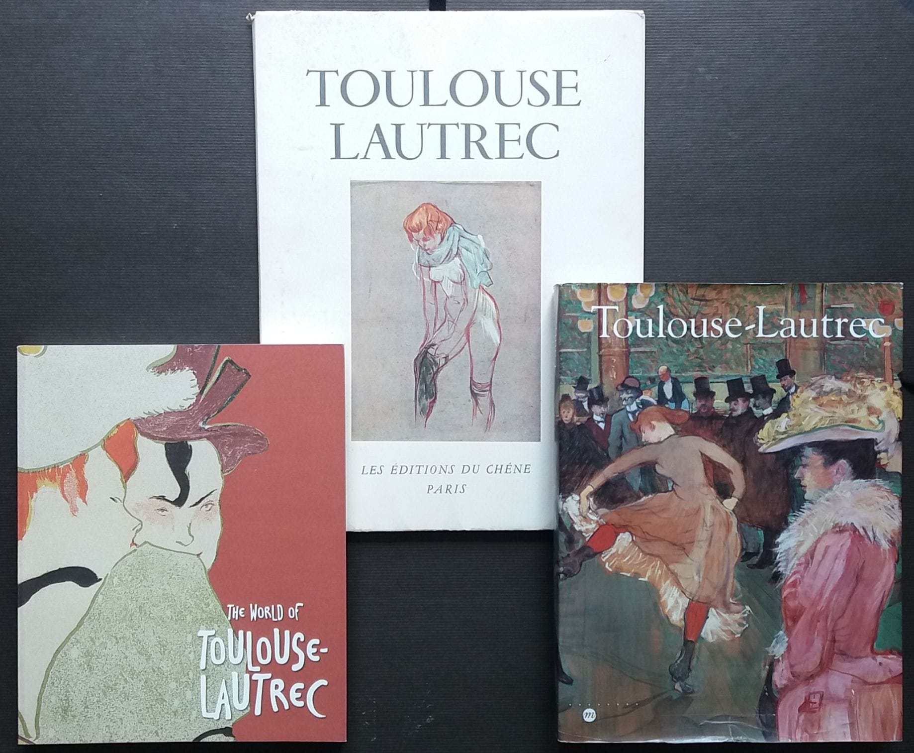 [ART - TOULOUSE-LAUTREC]
3 ouvrages sur Toulouse Lautrec.

*Toulouse-Lautrec. Catalogue d'exposition. Hayward Gallery, Londres/Grand Palais, Paris.
Réunion des Musées Nationaux, 1992. 558 pp. Relié avec jaquette.

*The World of Toulouse-Lautrec.
Museum of Fine Arts, Budapest, 2014. 220 pp. Broché.

*Toulouse-Lautrec. 
Par M.G. Dortu.
Les éditions du Chêne, 1952. 16 planches hors-texte en couleurs. Couverture rigide sous jaquette rempliée.