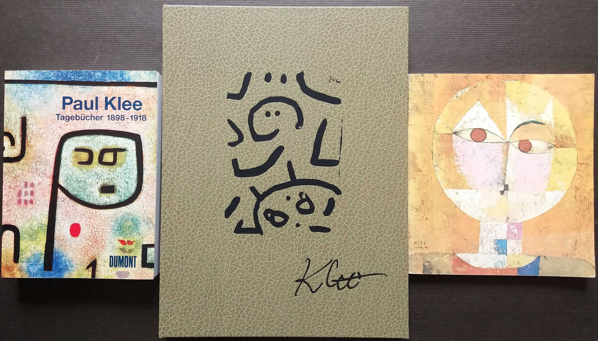 [ART - KLEE, PAUL]
Lot de 6 ouvrages sur Paul Klee.

*Paul Klee.
Par Philippe Comte.
Nouvelles Editions Françaises, 1989. 190 pp. En feuilles sous étui et emboîtage d'éditeur.

*Paul Klee. Die Erfüllung im Spätwerk.
Fondation Beyeler, 2003. 190 pp. Bilingue allemand/anglais. Broché.

*Paul Klee. Marionnettes.
Hatje Cantz, 2006. 152 pp. Relié avec jaquette.

*Paul Klee.
Musée d'art moderne, Paris, 1969. 158 pp. Broché.

*Paul Klee.
Par Marc Le Bot.
Maeght Editeur, 1992. 132 pp. Broché.

*Paul Klee. Tagebücher 1898-1918.
Dumont, 1957. 432 pp. Broché.
