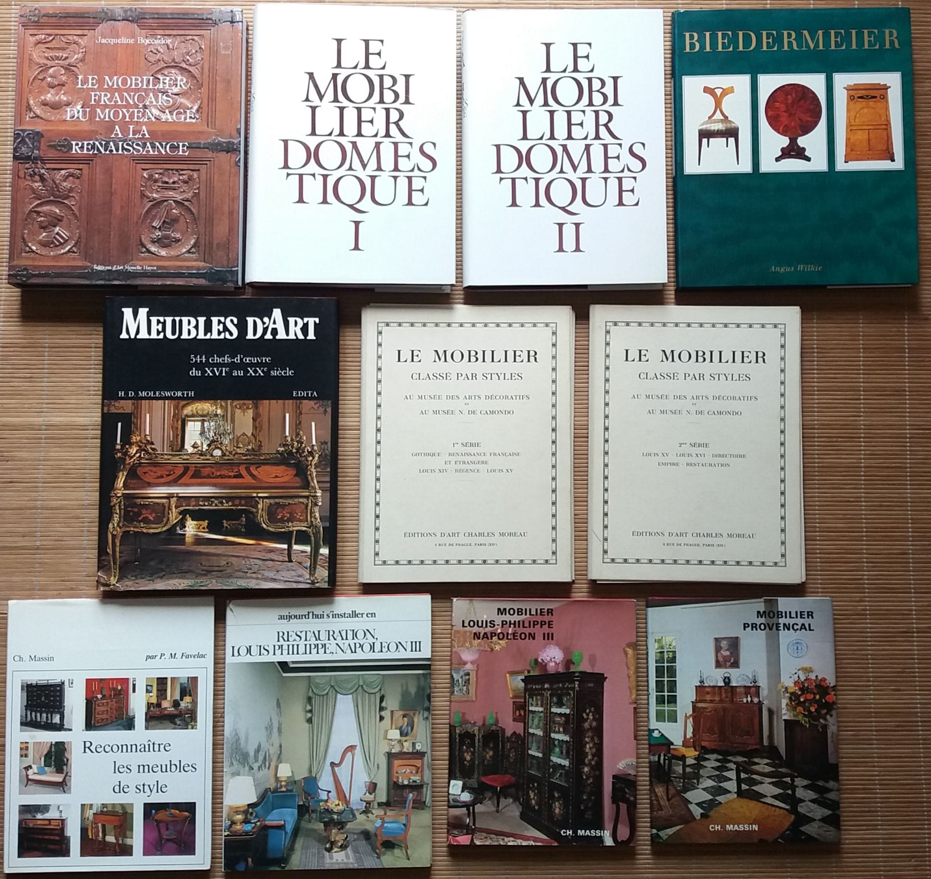 [MOBILIER]
11 ouvrages.

*Le Mobilier Domestique.
Vocabulaire typologique.
Volumes 1 et 2.
Par Nicole de Reyniès.
Imprimerie Nationale, 1987. 1225 pp. 4428 figures. Reliés avec jaquettes.

*Le Mobilier classé par Styles au Musée des Arts Décoratifs et au Musée N. de Camondo.
Éditions d'Art Charles Moreau, s. d. 2 portfolios. 
1ère série : Gothique - Renaissance Française et étrangère - Louis XIV - Régence - Louis XV - cahier 8 pp. + 68 planches, sous portefeuille titré.
2ème série : Louis XV - Louis XVI - Directoire - Empire - Restauration - cahier 8 pp. + 68 planches, sous portefeuille titré.

*Le Mobilier Français du Moyen Age à la Renaissance.
Par Jacqueline Boccador.
Éditions d'Art Monelle Hayot, 1988. 342 pp. 278 figures. Relié avec jaquette.

*Biedermeier.
Par Angus Wilkie.
Éditions Abbeville, 1992. 216 pp. Relié avec jaquette.

*Meubles d'Art.
544 chefs-d'oeuvre du XVIe au XXe siècle.
Par H. D. Molesworth.
Edita, 1969. 320 pp. 544 figures. Relié avec jaquette.

*Mobilier Provençal.
Ch. Massin, s.d. 84 pp. Relié avec jaquette.

*Mobilier Louis-Philippe, Napoléon III.
Ch. Massin, s.d. 84 pp. Relié avec jaquette.

*Aujourd'hui s'installer en Restauration, Louis-Philippe, Napoléon III.
Ch. Massin, s.d. 84 pp. Relié avec jaquette.

*Reconnaître les Meubles de Style.
Par P. M. Favelac.
Ch. Massin, 1987. 118 pp. Relié avec jaquette.
