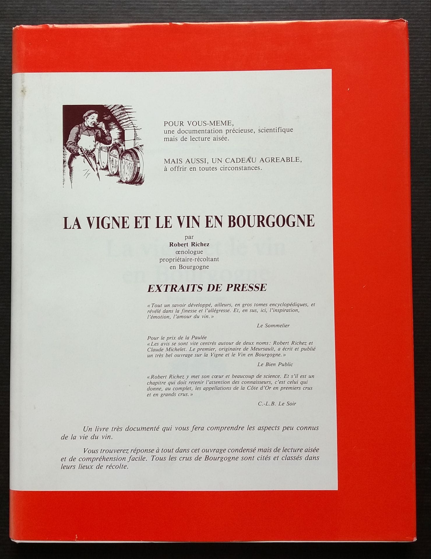 [ŒNOLOGIE]
Ensemble de 10 ouvrages sur la vigne et le vin.

*Dictionnaire des vins de France.
Par Jean Gutapfel.
Wilmar, s.d. 444 pp. Texte bilingue français-anglais. Reliure en tissu bordeau avec titre doré.

*Le vignoble de Marcillac, une oasis de pampres au coeur du pays vert.
Par Jean-Michel Cosson et Catherine Bex.
Editions du Beffroi, 1995. 188 pp. Reliure en tissu avec étiquette photographique.

*Connaissance et Gloire du Vin. 
Par Charles Quittanson.
Editions Bres, 1975. 448 pp. Broché - Exemplaire numéroté.

*Vignerons et Crus du Berry.
Par Denis Hervier.
Berger Editions, 2006. 240 pp. Relié avec jaquette.

*Grands Vins du Rhône et du Midi.
Nathan, 1985. 198 pp. Relié avec jaquette.

*La Vigne et le Vin en Bourgogne.
Par Robert Richez.
Marc Litt, 1983. 116 pp. Relié avec jaquette. Édition limitée et numérotée.

*Les Courtiers-Gourmets à travers les âges. Notes d'histoire sur le courtage des vins.
Par René Dage.
A. Delayance, 1935. 312 pp. Broché.

*Le vignoble de Gaillac.
Editions Daniel Briand, 1991. 136 pp. Relié avec jaquette.

*Les vins de Loire.
Editions Montalba, 1979. 222 pp. Relié avec jaquette.

*L'Eldorado du vin. Les Châteaux de Béziers en Languedoc. 
Par Jean-Denis Bergasse.
Les Presses du Languedoc, 1994. 188 pp. Relié.
