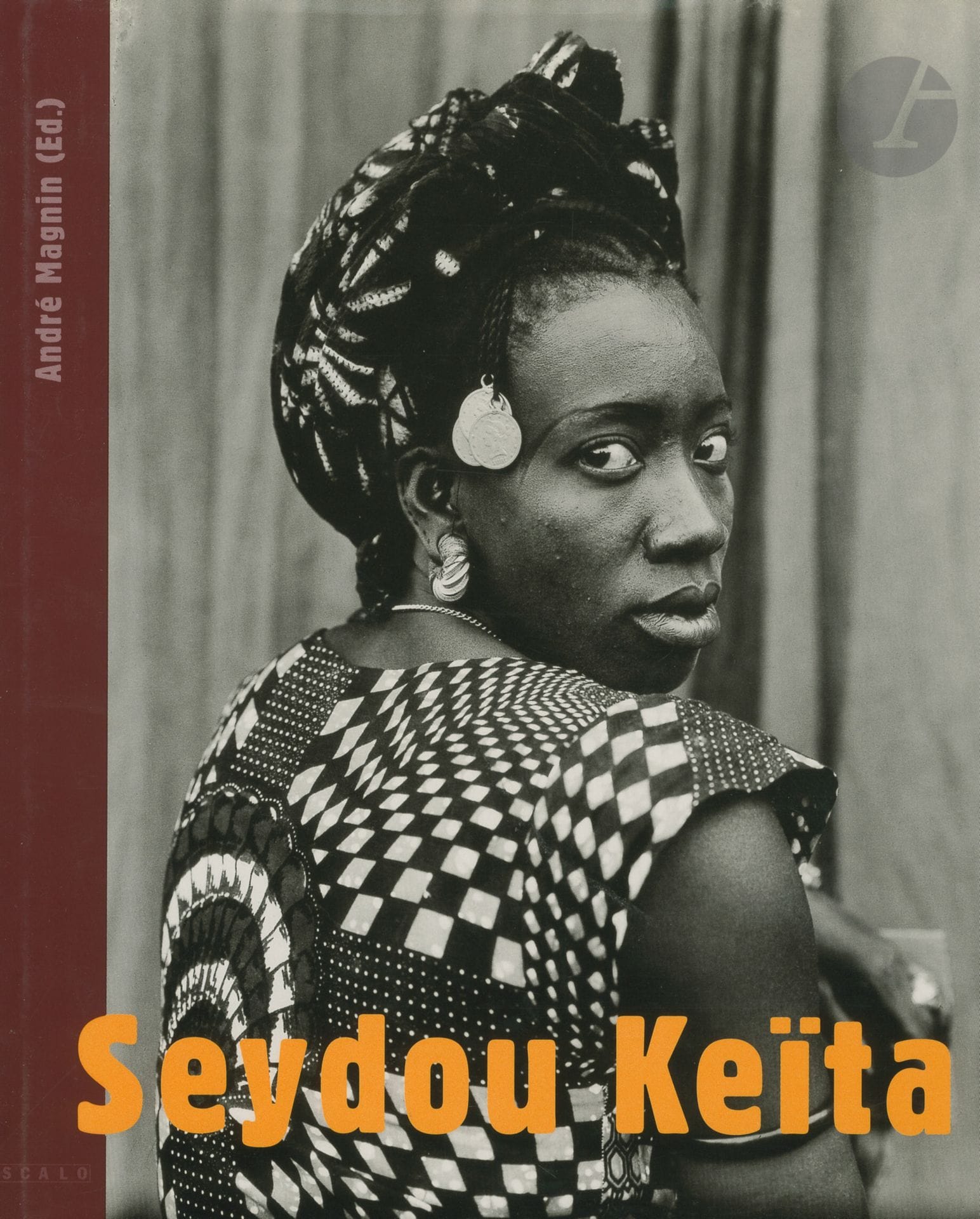 KEITA, SEYDOU (1921-2001)
Seydou Keita.
Scalo, 1997.
In-4 (29 x 24 cm). Édition originale. Textes d'André Magnin et Youssouf Tata Cissé. 286 pp. Relié avec jaquette.