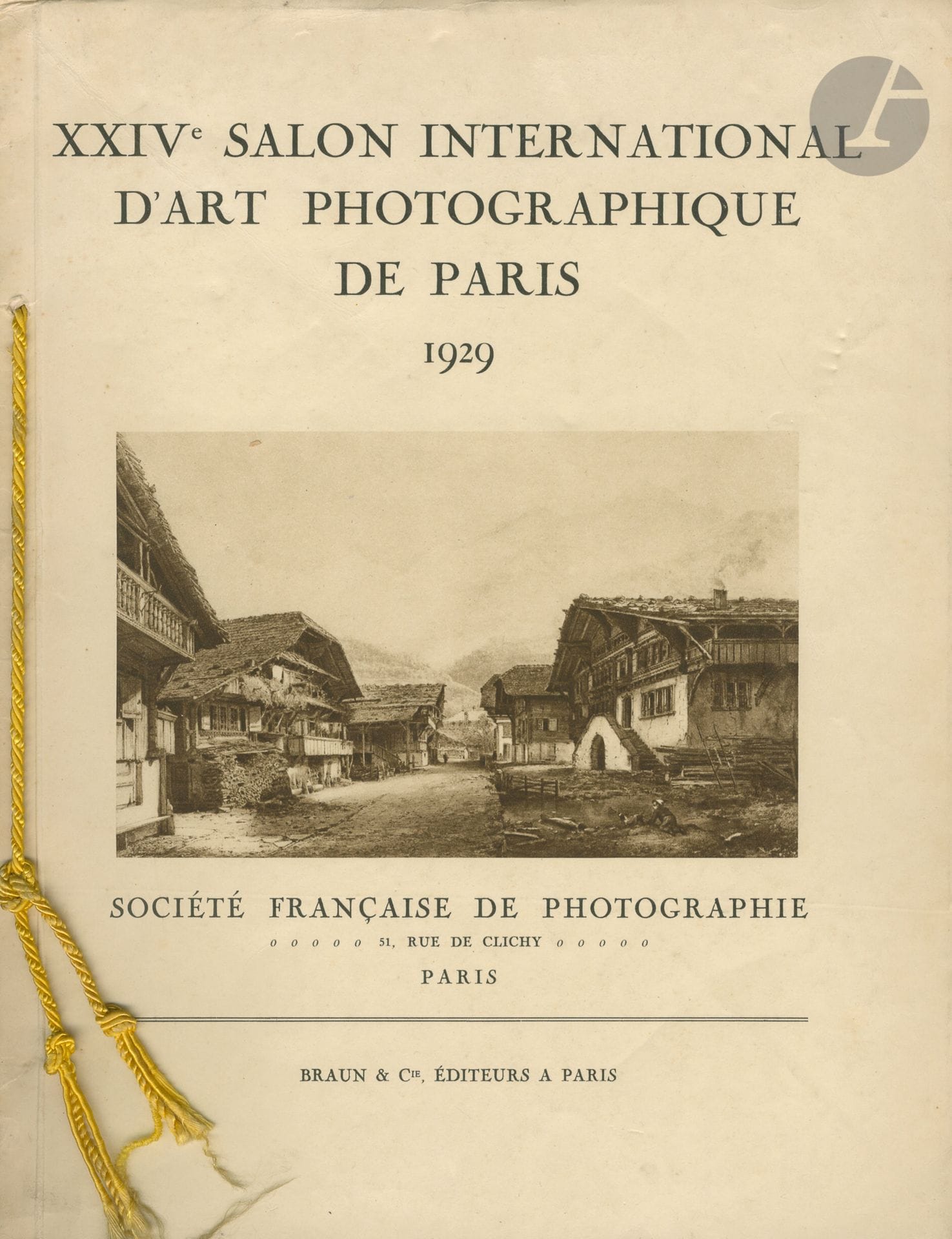 PICTORIALISME

PICTORIALISME

XXIV° Salon International d'Art Photographique de Paris 1929.

Société Française de Photographie, Paris.

Braun & Cie, 1929.

In-4 (31 x 24 cm). Édition originale brochée. Introduction par Pierre Gusman, suivie de 48 planches photographiques par Albin-Guillot, Brehme, Cox, Dujardin, Drtikol, Garban, Keighley, Kono, Lamarre, Lorelle, Matsuki, Meyere, Ortiz-Echagüe, Puyo, Renger-Patsch, Symes, Tabor, Unsworth... Impression en héliogravure des photographies. Couverture souple illustrée, reliée par un lacet jaune.
