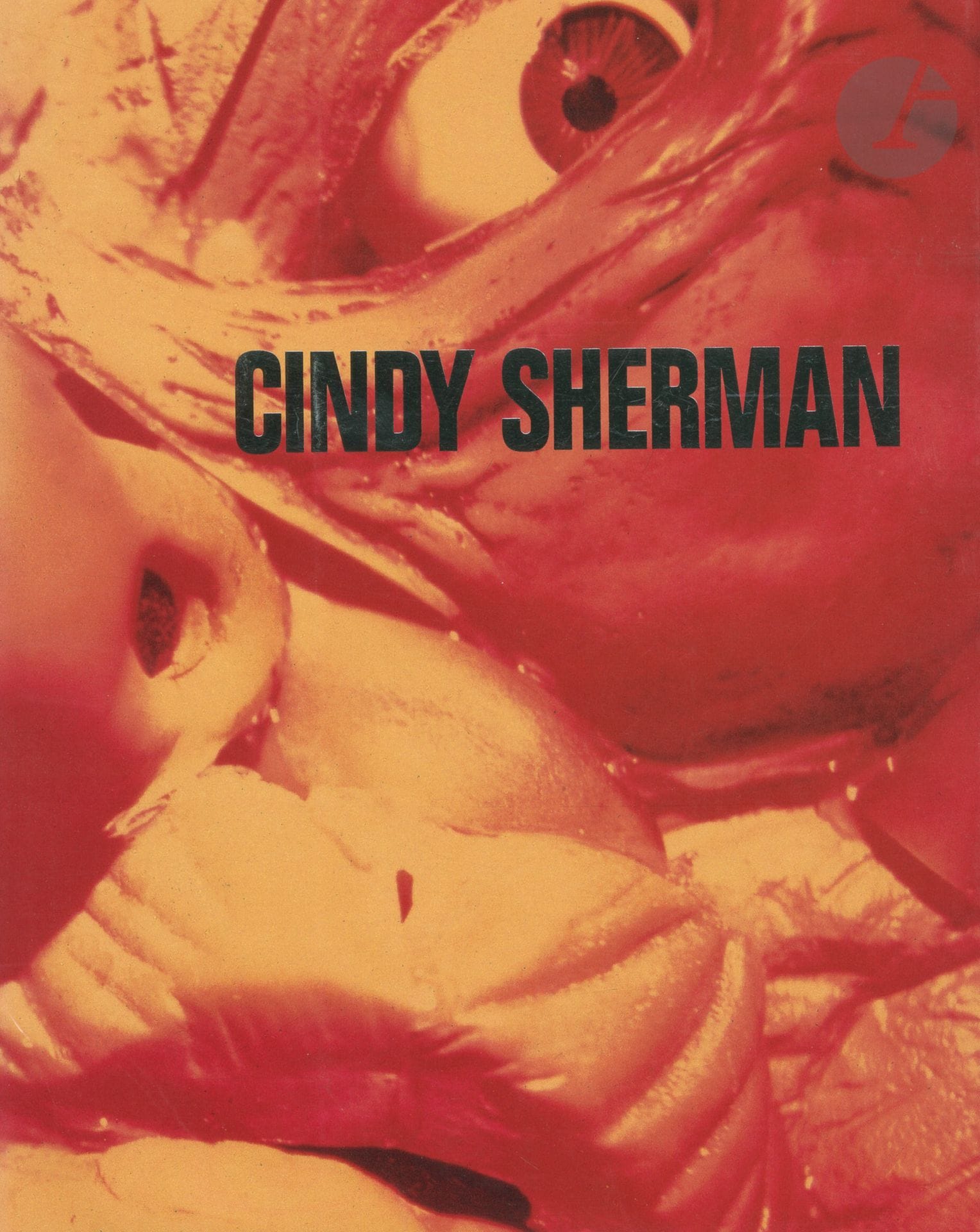 SHERMAN, CINDY (1954)
Photographic works 1975-1995.
Schirmer Art Books, 1995.
In-4 (30 x 24 cm). Édition originale brochée. 179 pp. 119 photographies. Couverture souple à rabat.