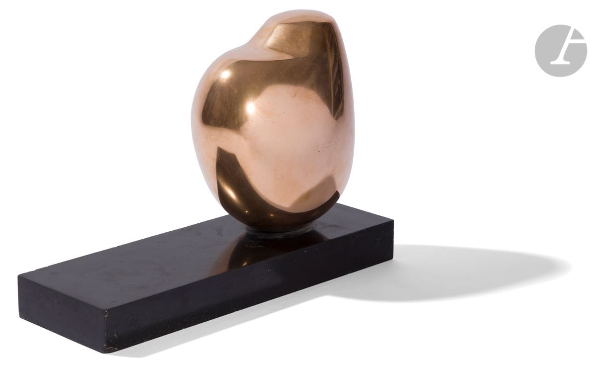 Émile GILIOLI (1911-1977
)The Dove,
1956Bronze
proof
and black marble base.
Signed and numbered 2 / 6 on the marble.
(Small chips in the marble).
24,5 x 35 x 12 cmProvenance

:
Collection Antoine Javal, Galerie Erval, Paris.







