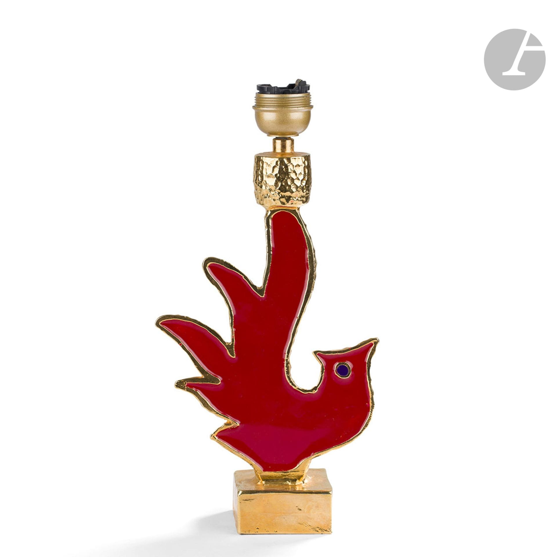 NICOLAS DE WAËL (XXe–XXIe SIÈCLE) DESIGNER & FONDICA ÉDITEUR
L’oiseau rouge
Lampe zoomorphe. Épreuve en bronze doré et émaillé. Signée DE WAËL sur la terrasse, cachet de l’éditeur et monogrammé C.E. sur la base. H. 28 cm
