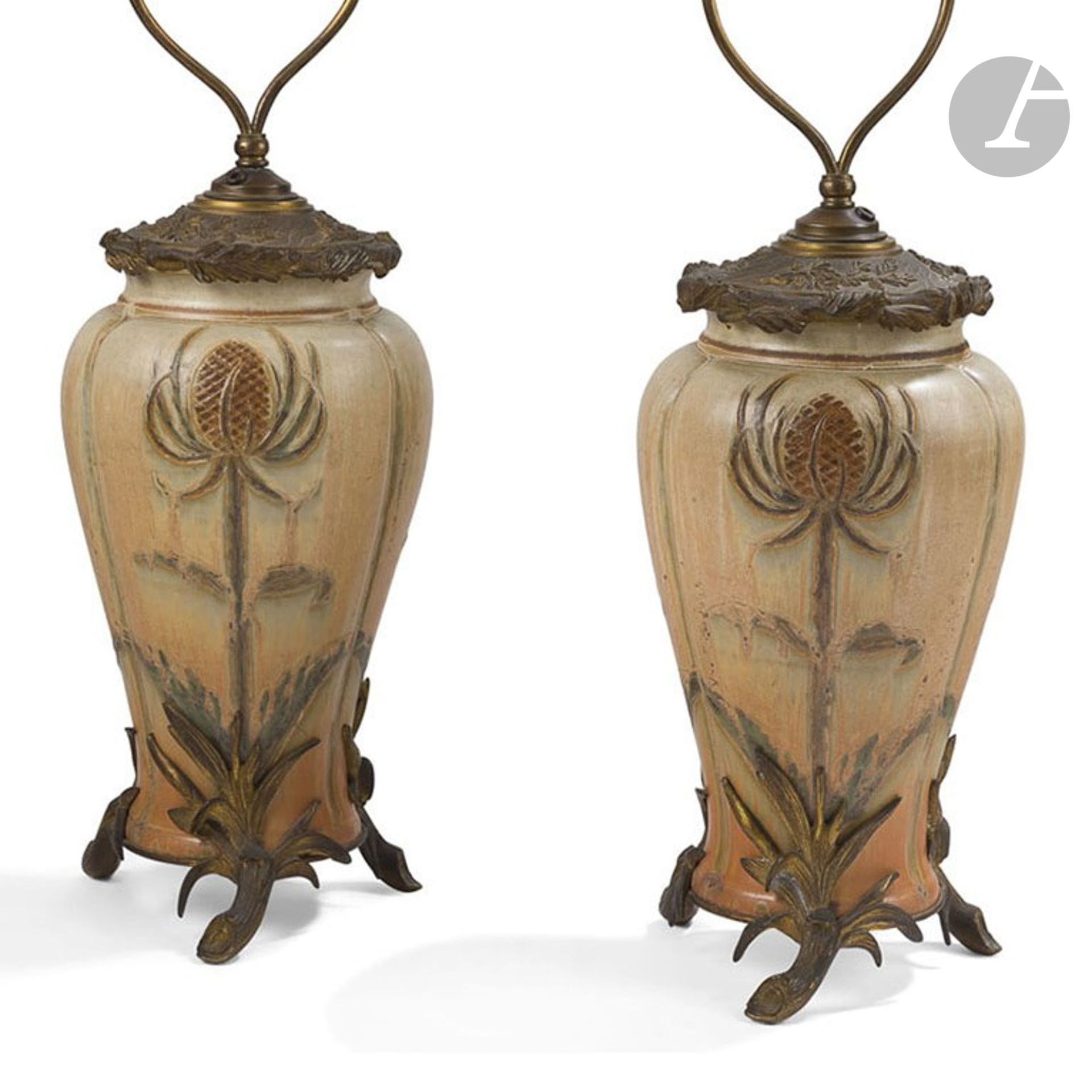 PAUL MILET (1870-1950) CÉRAMIQUES D’ART À SÈVRES
Chardons
Paire de vases balustres montés en lampes. Épreuves en céramique émaillée ; les panses trilobées au décor en léger relief. Les montures en bronze doré, les bases tripodes feuillagées soulignant le décor, les dessus à décor de couronne de branches de pin. Chaque vase percé sous la base pour le passage de l’alimentation électrique. Époque Art nouveau. Chaque vase marqué SÈVRES (percé) sous la base.  H. totale : 61 cm
