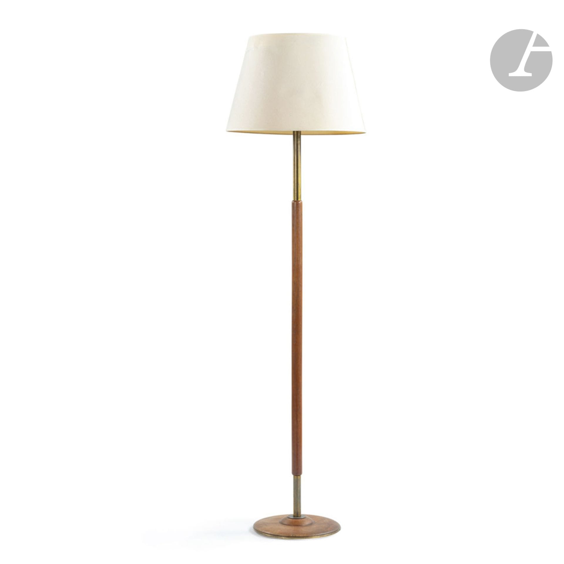 SCANDINAVE WORK OF THE 1960'sFloor lamp
. The teak shaft is finished with a patinated and varnished brass tube. The circular base also in teak and underlined by a brass ring. The electrical system supporting a reflector receiving a fabric lampshade. Condition of use, lampshade not original, oxidation on the brass parts. H. 180 cm
