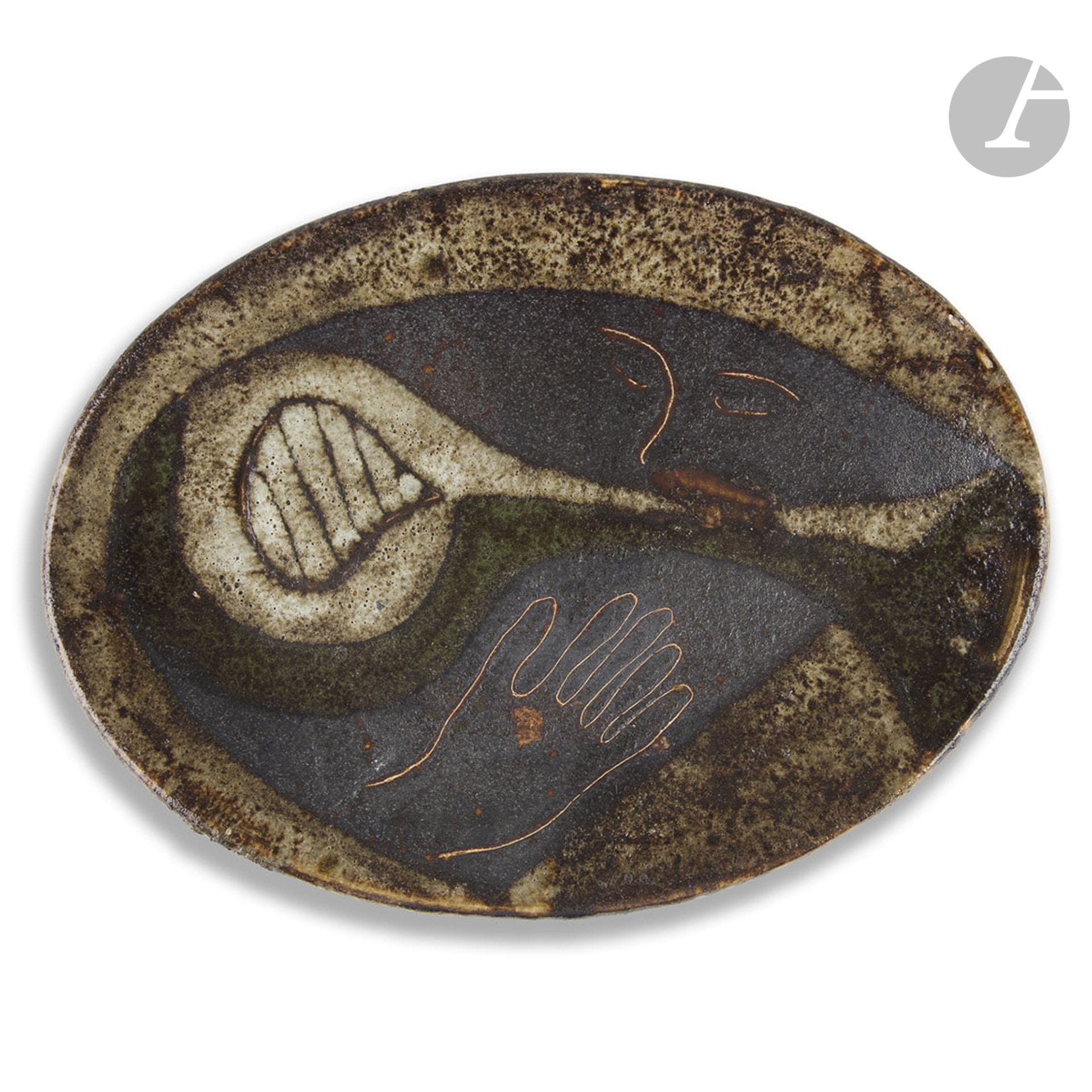 FRANÇOIS BOQUEL (1928-2017) & FOUCARD-JOURDAN
VALLAURISStylized faceLarge
oval dish. Polychrome enamelled ceramic proof with underglaze engraved decoration. Cracks and chips on the reverse. Signed F. BOQUEL and stamped FOUCARD JOURDAN Vallauris on the back. H. 29 cm - L. 39 cm

