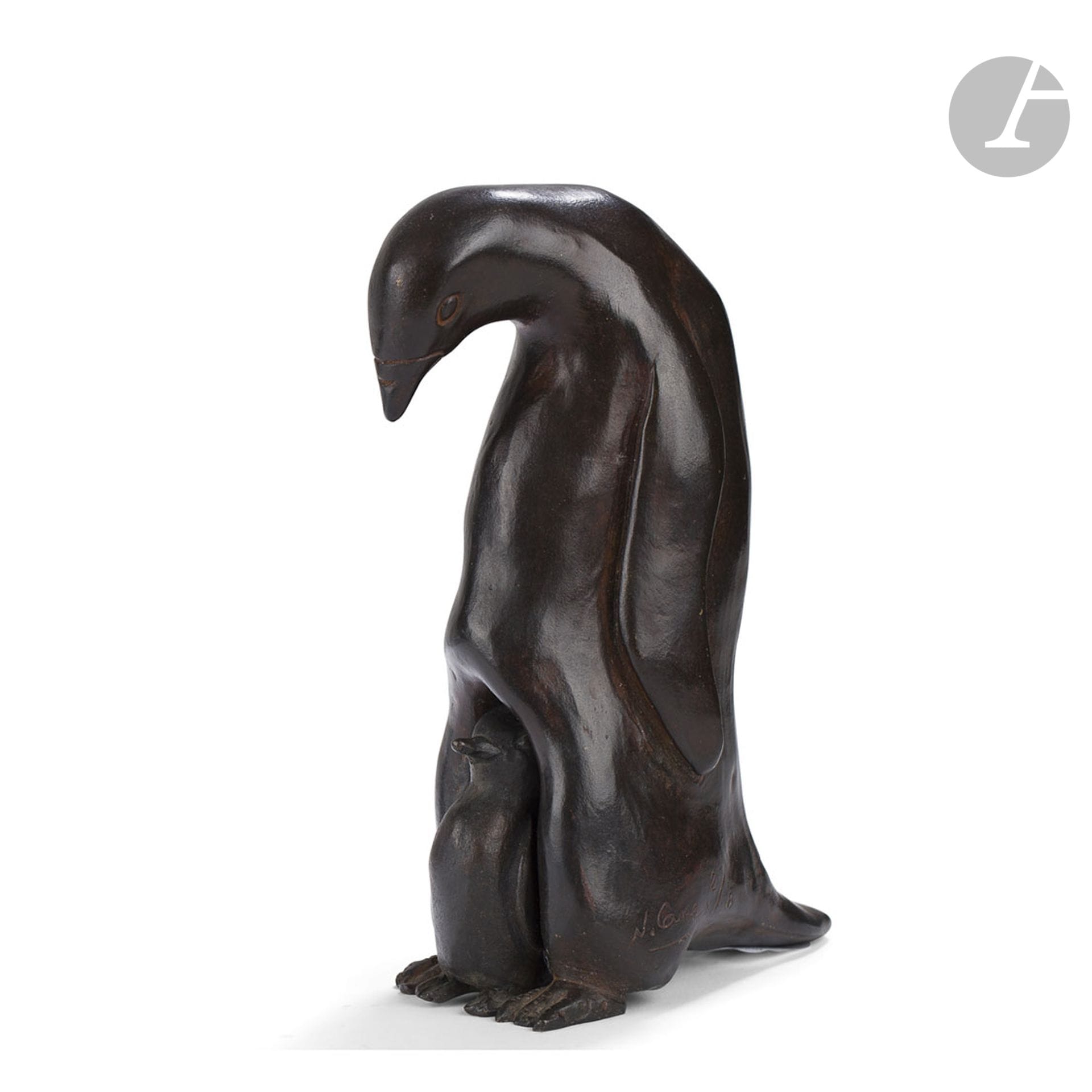NICOLE CANE (XXe-XXIe SIÈCLE)
Manchot Empereur et son petit, exemplaire n° 2/8
Groupe sculpté. Épreuve en bronze à patine brune. La plus grande, signée N. CANE et justifiée 2/8, cachet du fondeur Ciseleur d’art d’Ile de France au revers. H. 15 cm