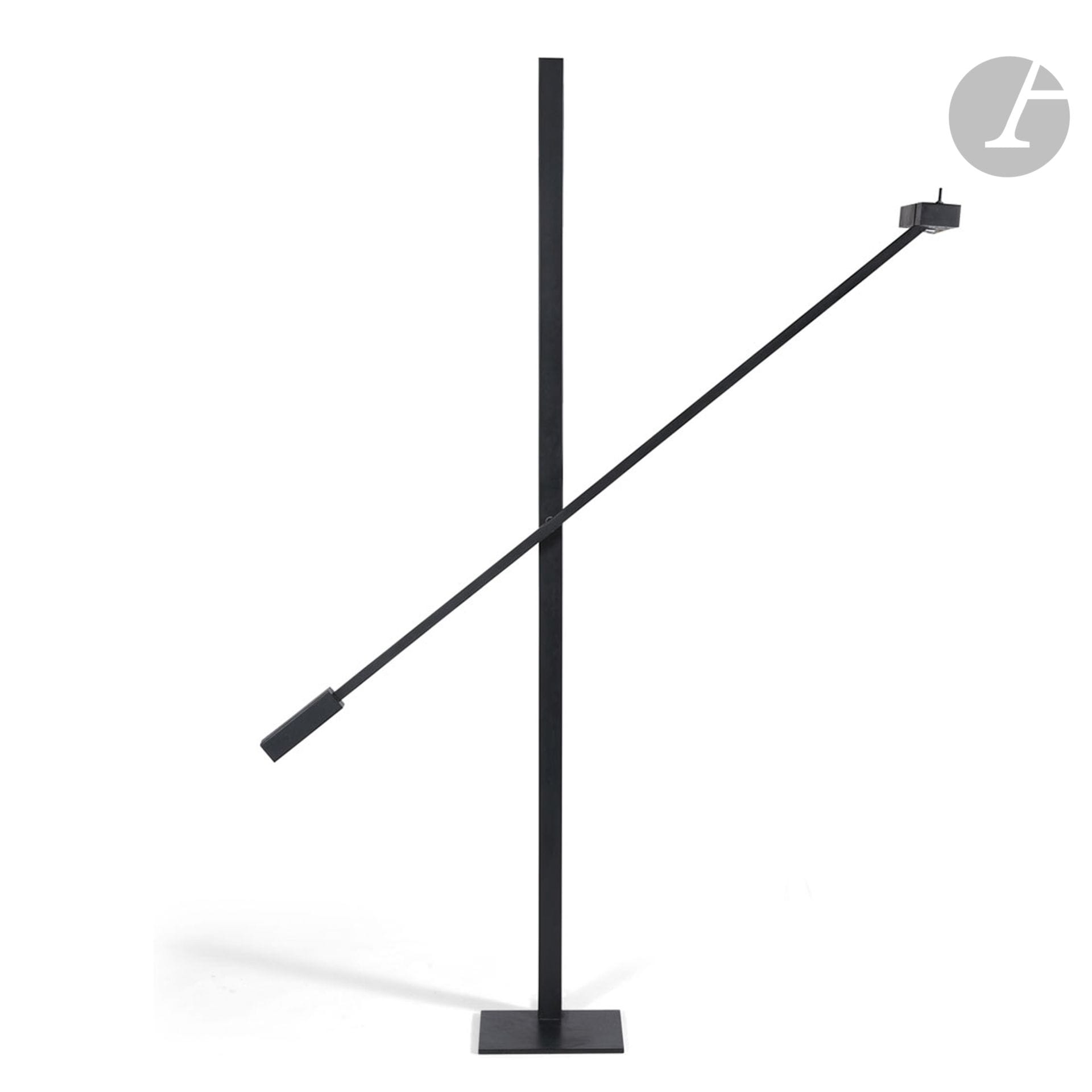 WORK OF THE 1980'
sHalogen
floor lamp
. The shaft in black lacquered metal holding a pivoting arm with counterweight and finished by a rectangular reflector. The square base is also in black lacquered metal. H. 190 cm
