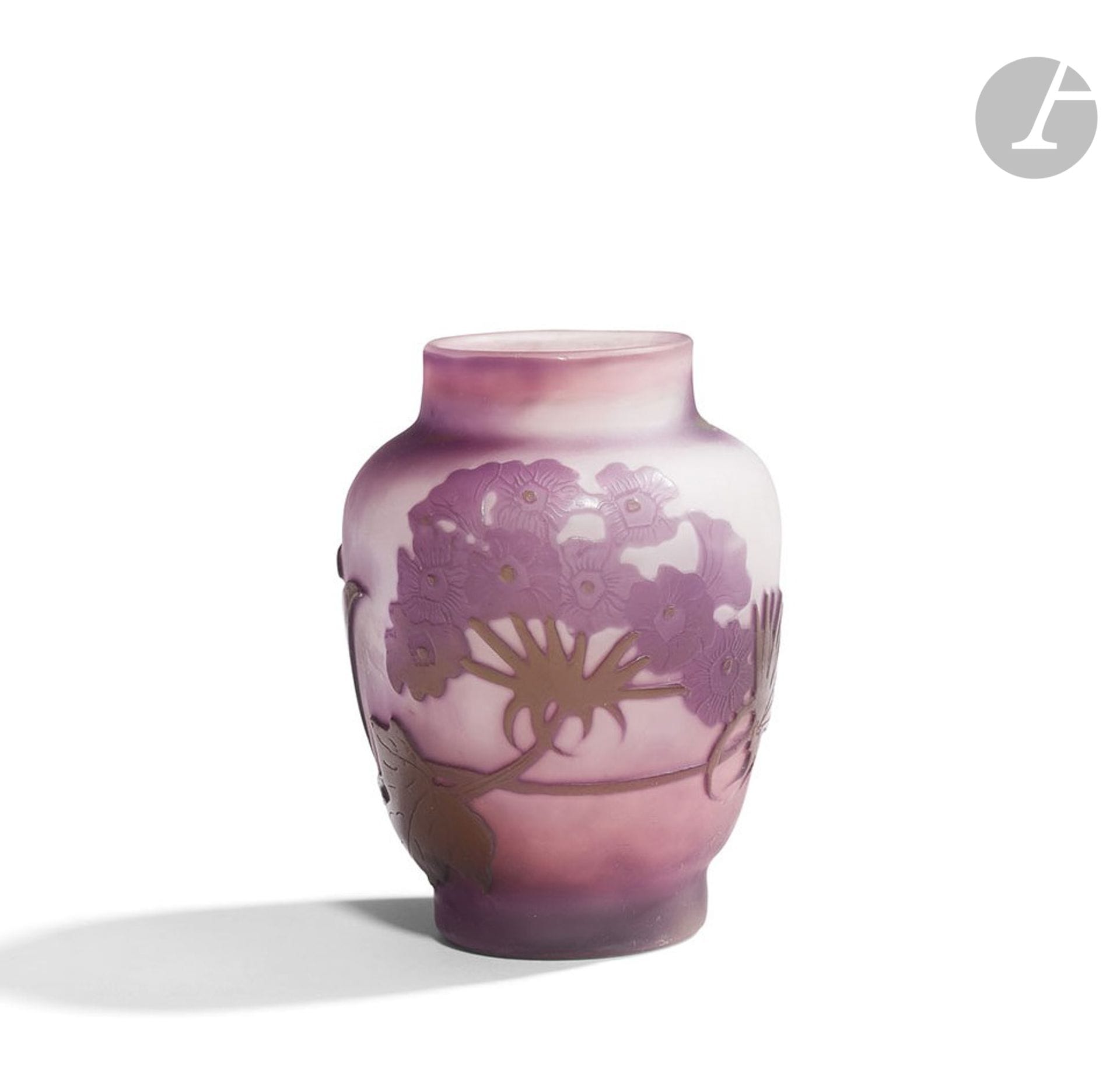 ÉTABLISSEMENTS GALLÉ (1904-1936
)
UmbelliferaeBaluster
vase
on heel. Proof in multi-layer glass with acid-etched decoration and treated plum and purple on a grey background shaded with pink. Signed GALLÉ, in reserve engraved in cameo with acid. H. 7,5 cm


