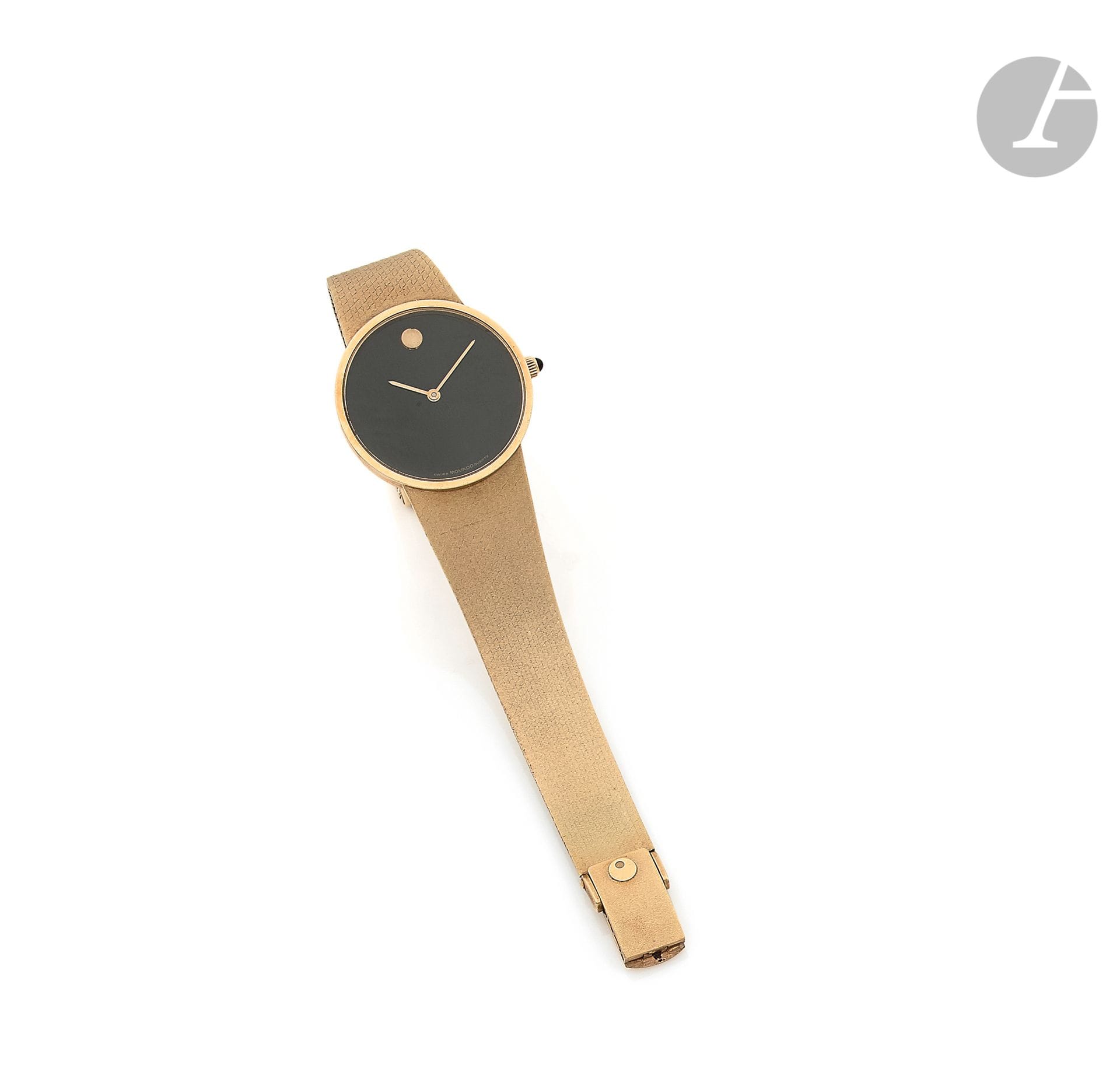 MOVADO Museum. Vers 1970

N° 660210105

Montre bracelet pour homme en or 14K (585), cadran noir, mouvement à quartz (fonctionne), bracelet intégré en or 14K avec sa boucle siglée. Cadran, boîtier et mouvement signés. Longueur : 18,5 cm  Poids brut : 56,8 g