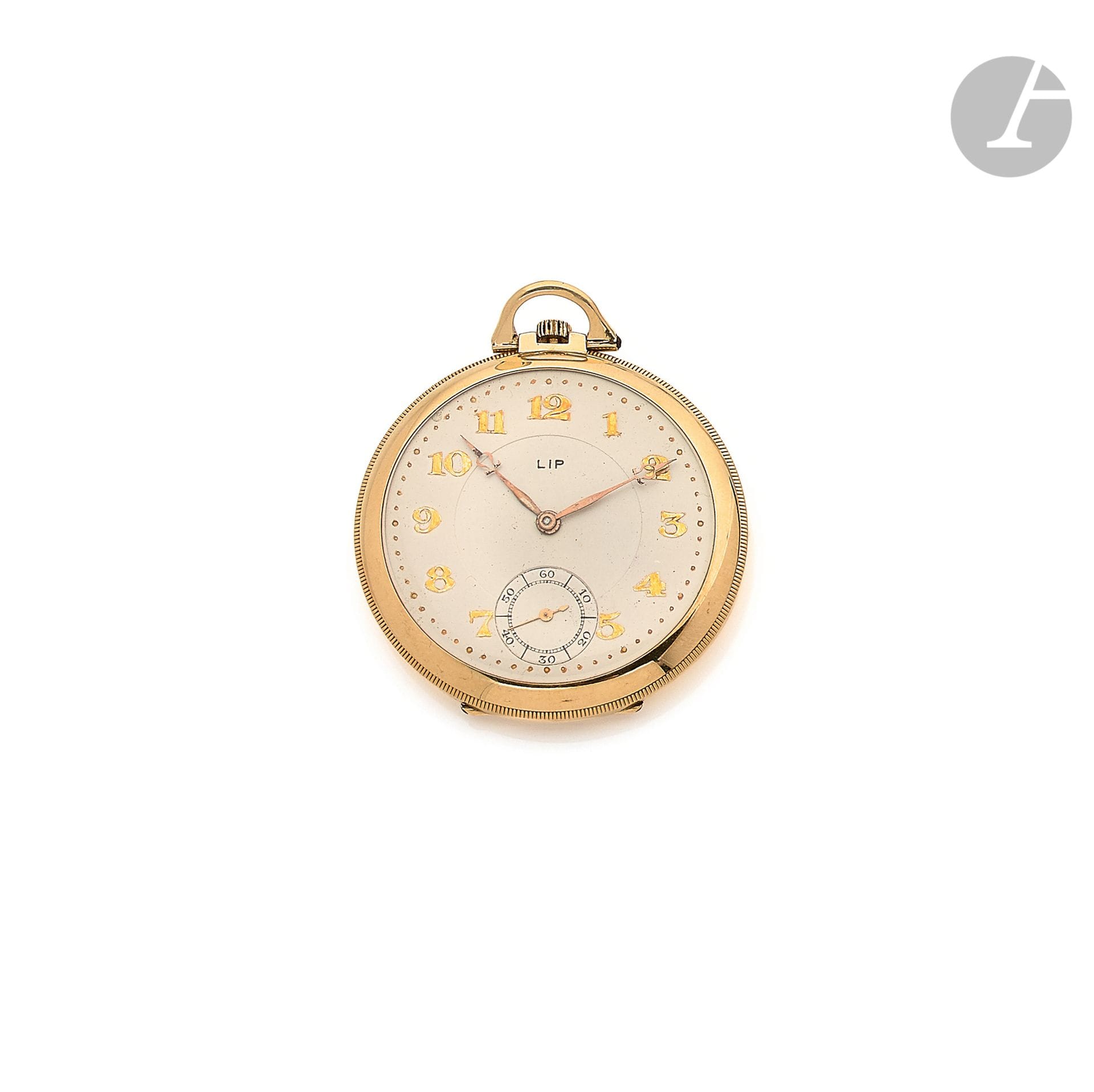LIP. Vers 1930

N° 49131

Montre de poche en or 18K (750), cadran peint, index chiffres arabes formant les heures, trotteuse à 6H, mouvement à remontoir (fonctionne), boîtier gravé d’un décor géométrique. Diamètre : 48 mm. Poids brut : 54,6 g
