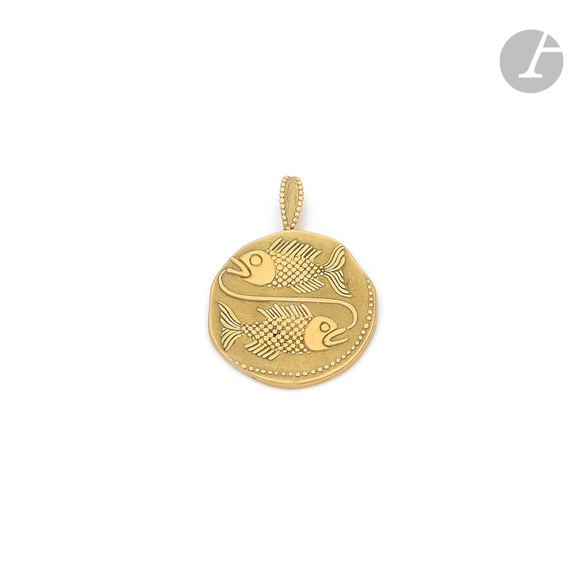 Pendentif en or 18K (750), orné du signe du poissons. Travail français des années 1970. Diamètre : 4 cm environ. Poids : 30,9 g



A french 1970 pendant