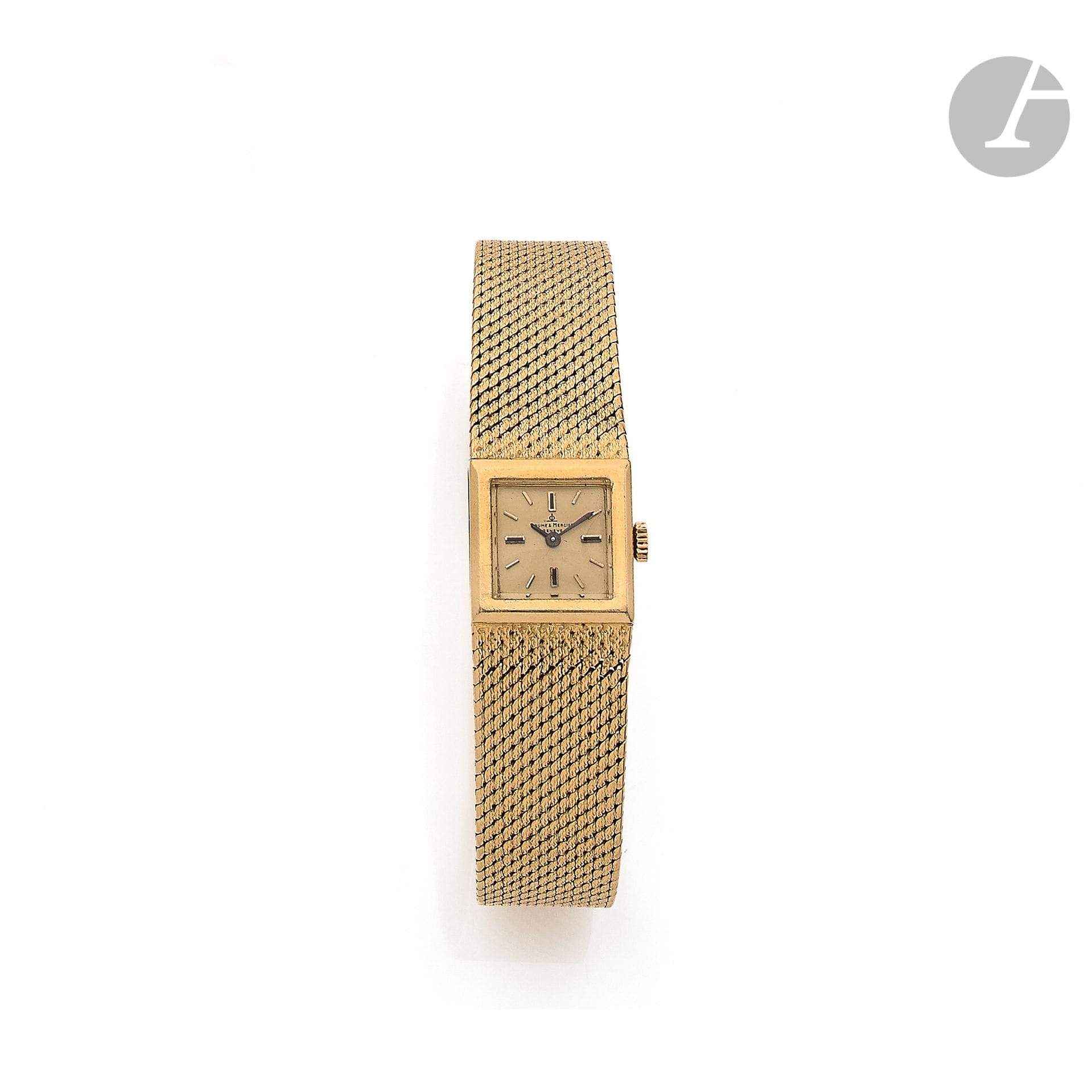 BAUME & MERCIER. Vers 1970

N°291583

Montre bracelet pour femme en or 18K (750), cadran doré, index bâtons appliqués formant les heures. Mouvement à remontage mécanique, calibre BM600. Bracelet en or 18K  intégré. Longueur : 18,5 cm. Poids brut : 58,6 g