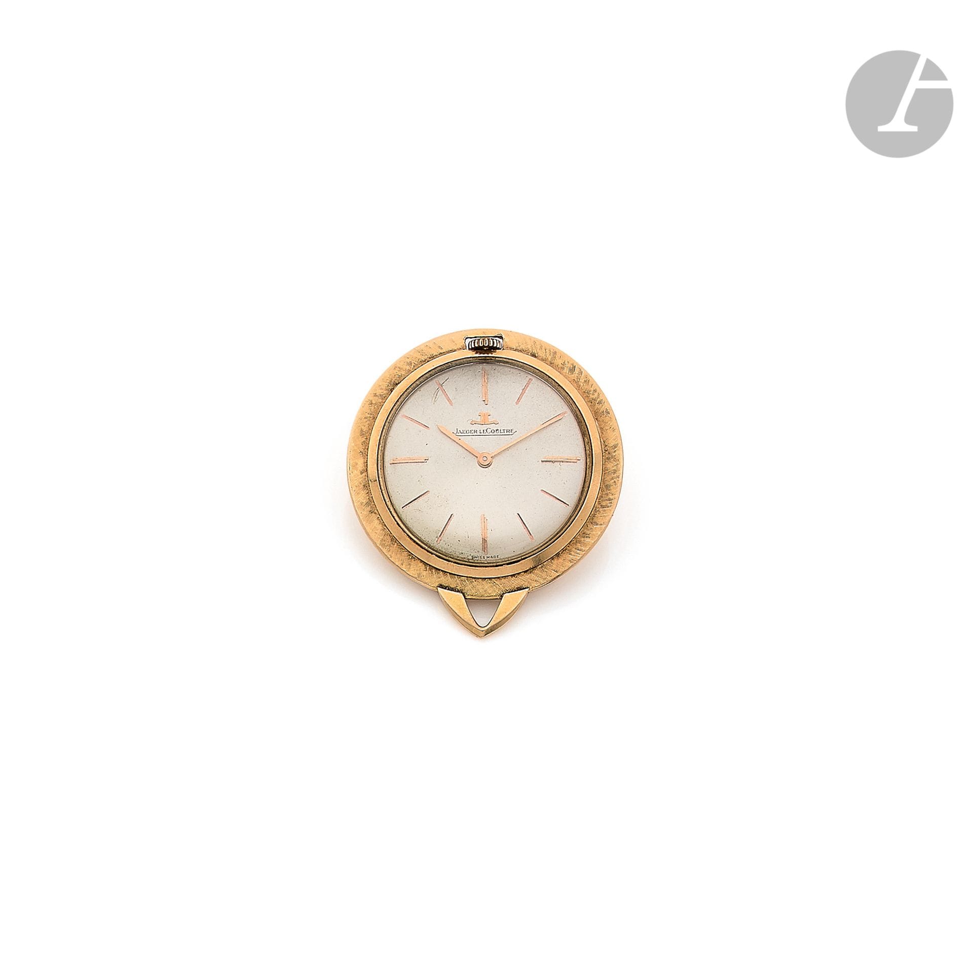JAEGER LeCOULTRE. Vers 1970

N° 905859

Montre de poche en or 18K (750), cadran peint, index bâtons formant les heures, mouvement à remontage mécanique N°1604016, boîtier lisse. Cadran, boîtier et mouvement signés. Diamètre : 39,4 mm. Poids brut : 30,9 g