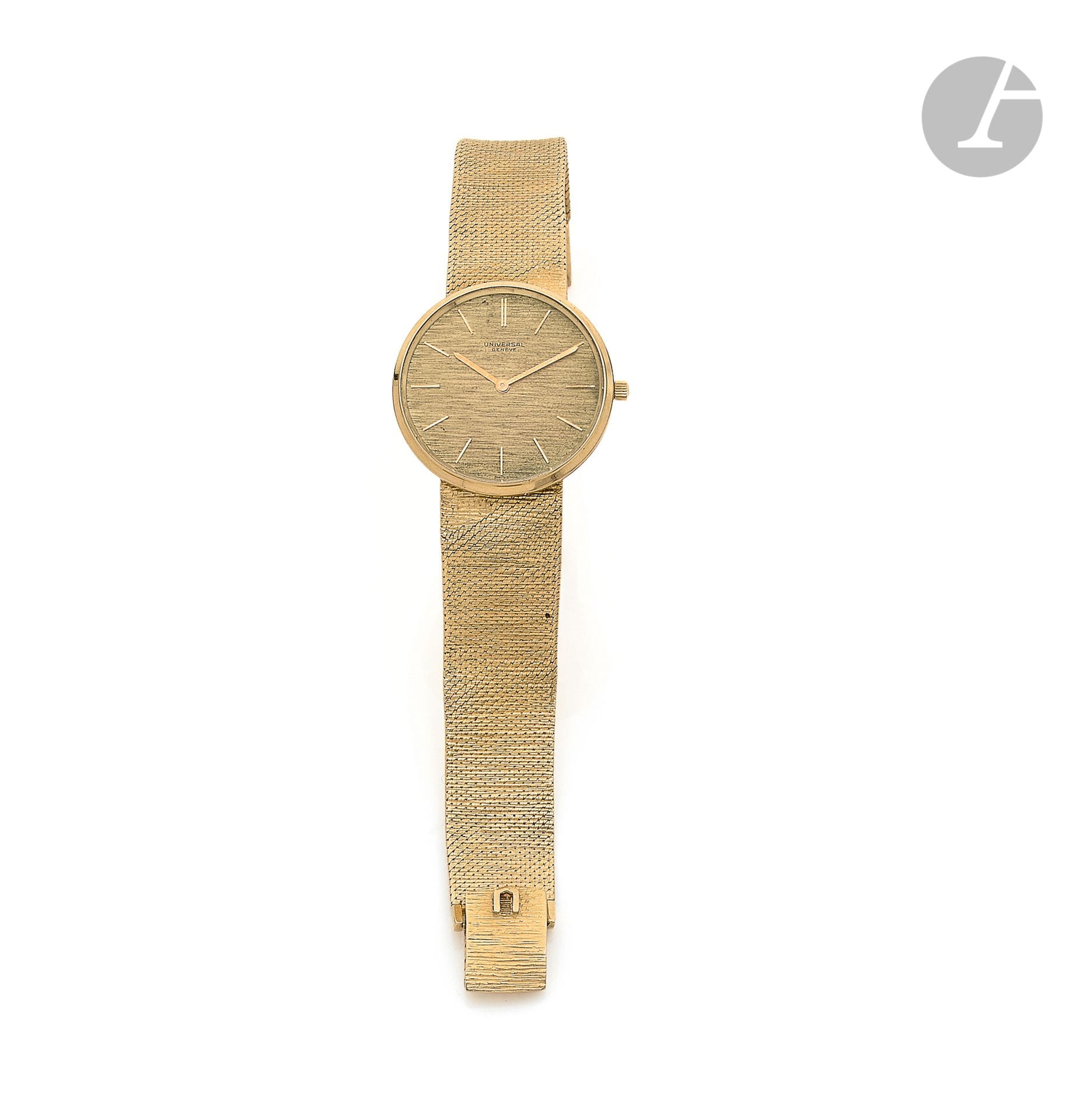 UNIVERSAL. About 1970

N° 2229872

Men's 18K (750) gold wristwatch, gilt dial, applied baton hour markers, calibre 820 mechanical winding movement, integrated 18K gold bracelet with signature buckle. Dial, case and movement signed. Length : 18 cm. Gross weight: 56,6 g