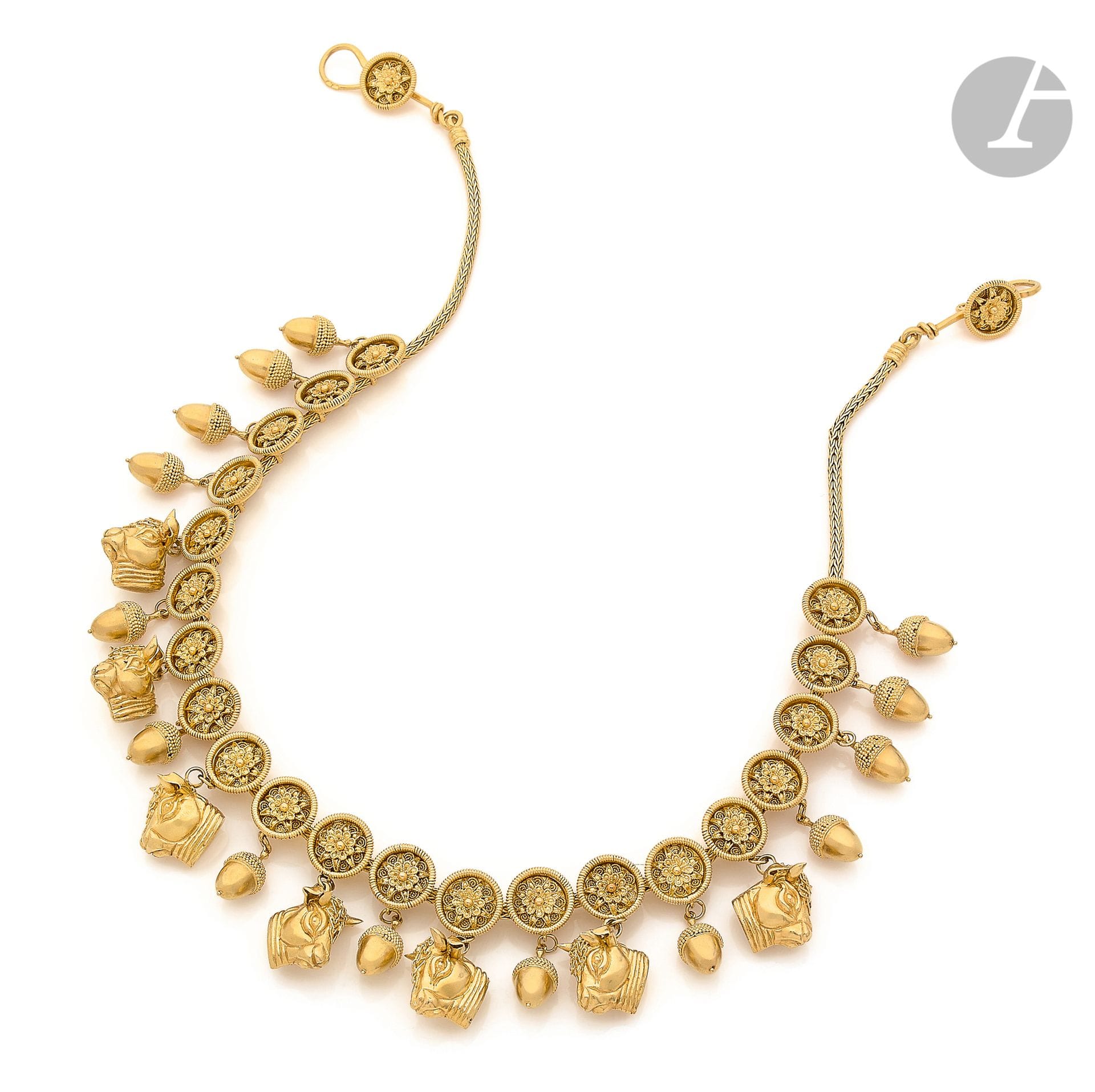ZOLOTAS

Collier tressé en or 18K (750), orné de motifs fleuris retenant en alternance des glands et des protomées de taureaux. Poinçon de maître. Travail grec des années 1970. Conservé dans son écrin. Longueur : 40 cm environ. Poids : 88,8 g



A Zolotas necklace