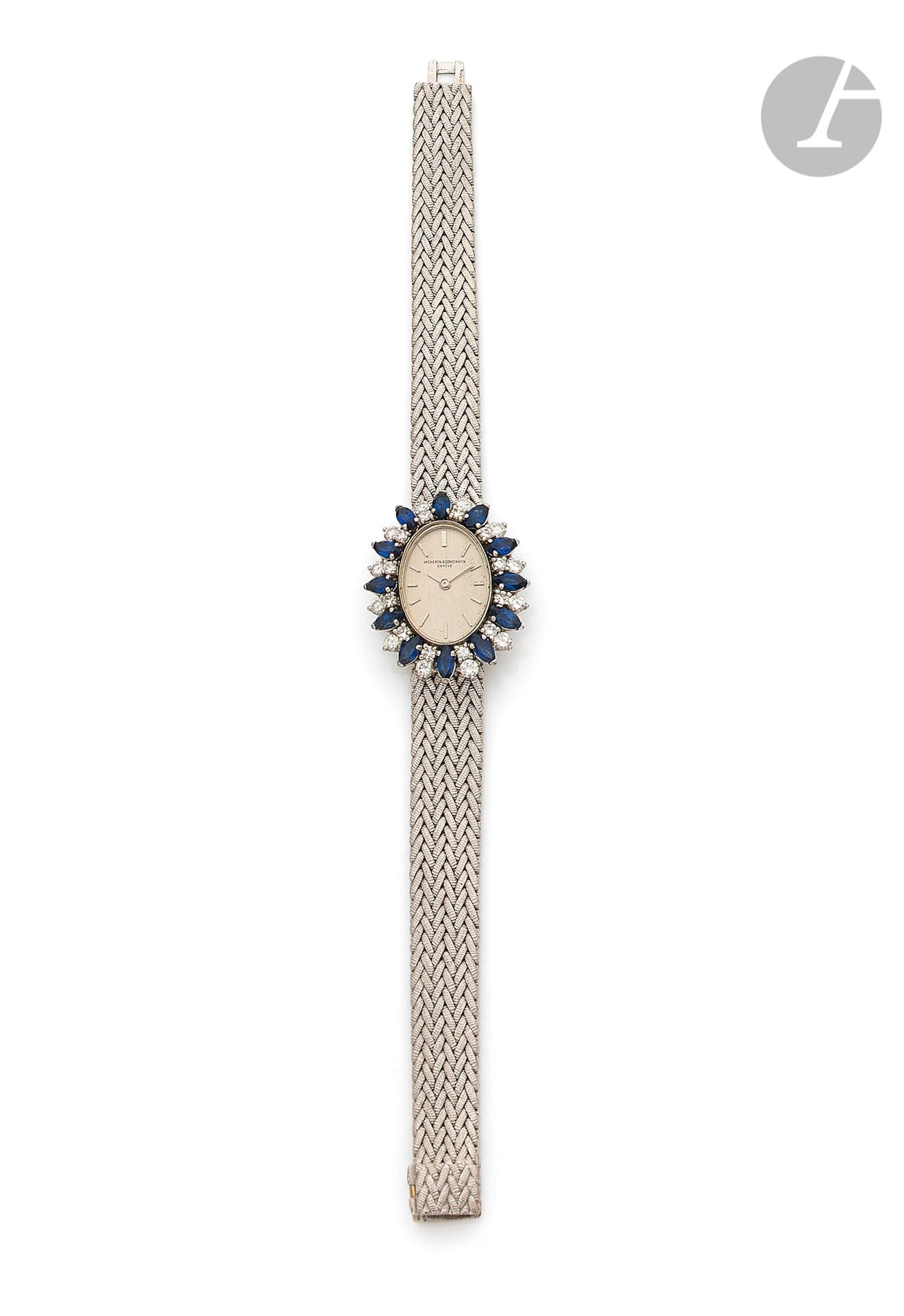 VACHERON & CONSTANTIN. Circa 1970

Ladies' wristwatch in 18K (750) white gold, bezel set with brilliant-cut diamonds and sapphires, white dial, applied baton hour markers, mechanical movement, integrated 18K white gold bracelet. Dial, case and movement signed. Length : 17,5 cm. Gross weight: 47,6 g