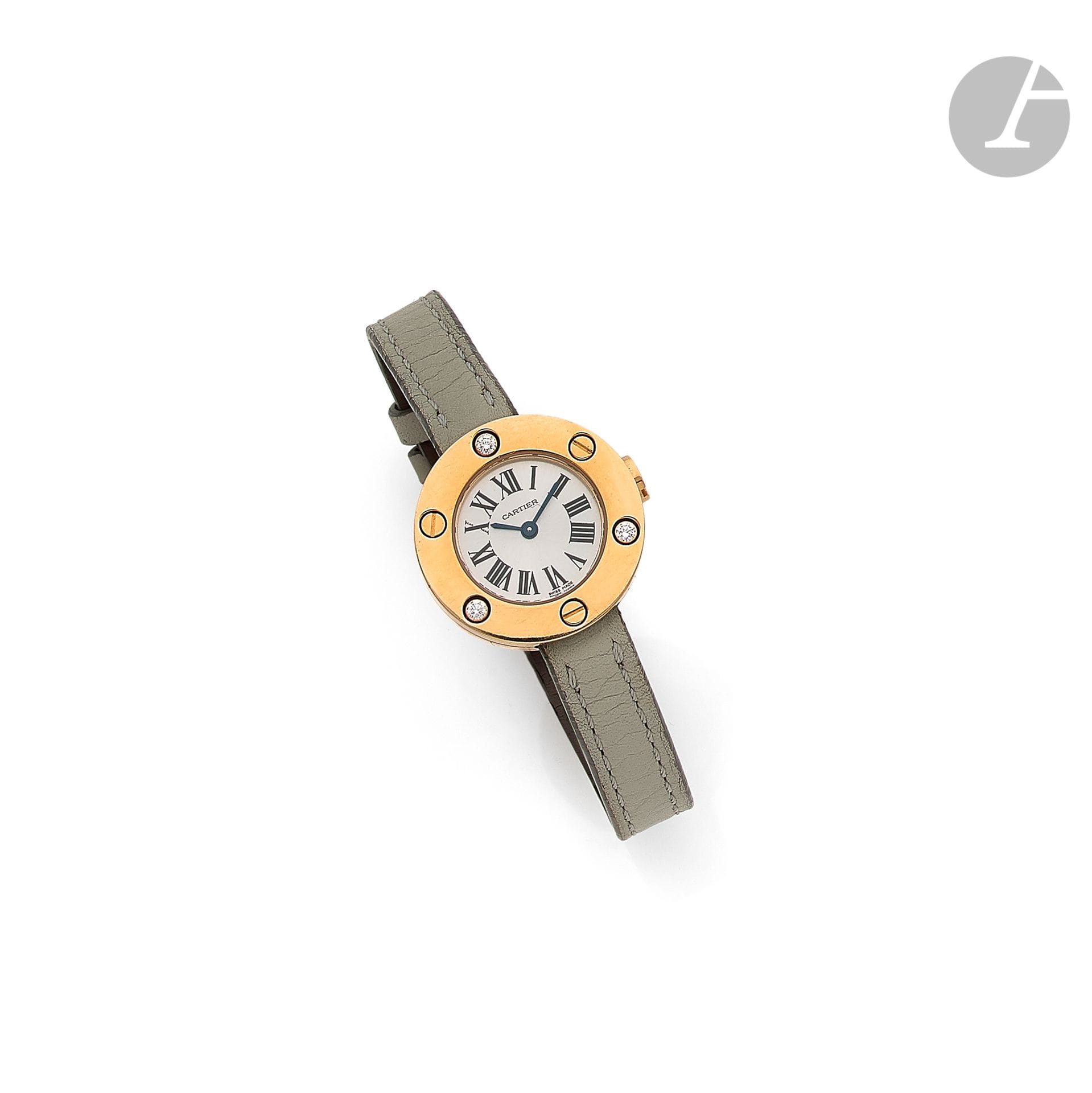 CARTIER Love. Vers 2 000

N° 115770LX

Montre bracelet pour femme en or 18K (750), lunette sertie de 3 diamants taille brillant, cadran blanc, index chiffres romains formant les heures, mouvement à quartz (fonctionne), bracelet en cuir avec sa boucle ardillon en or 18K signée. Cadran, boîtier et mouvement signés. Diamètre : 24 mm. Poids brut : 28,8 g