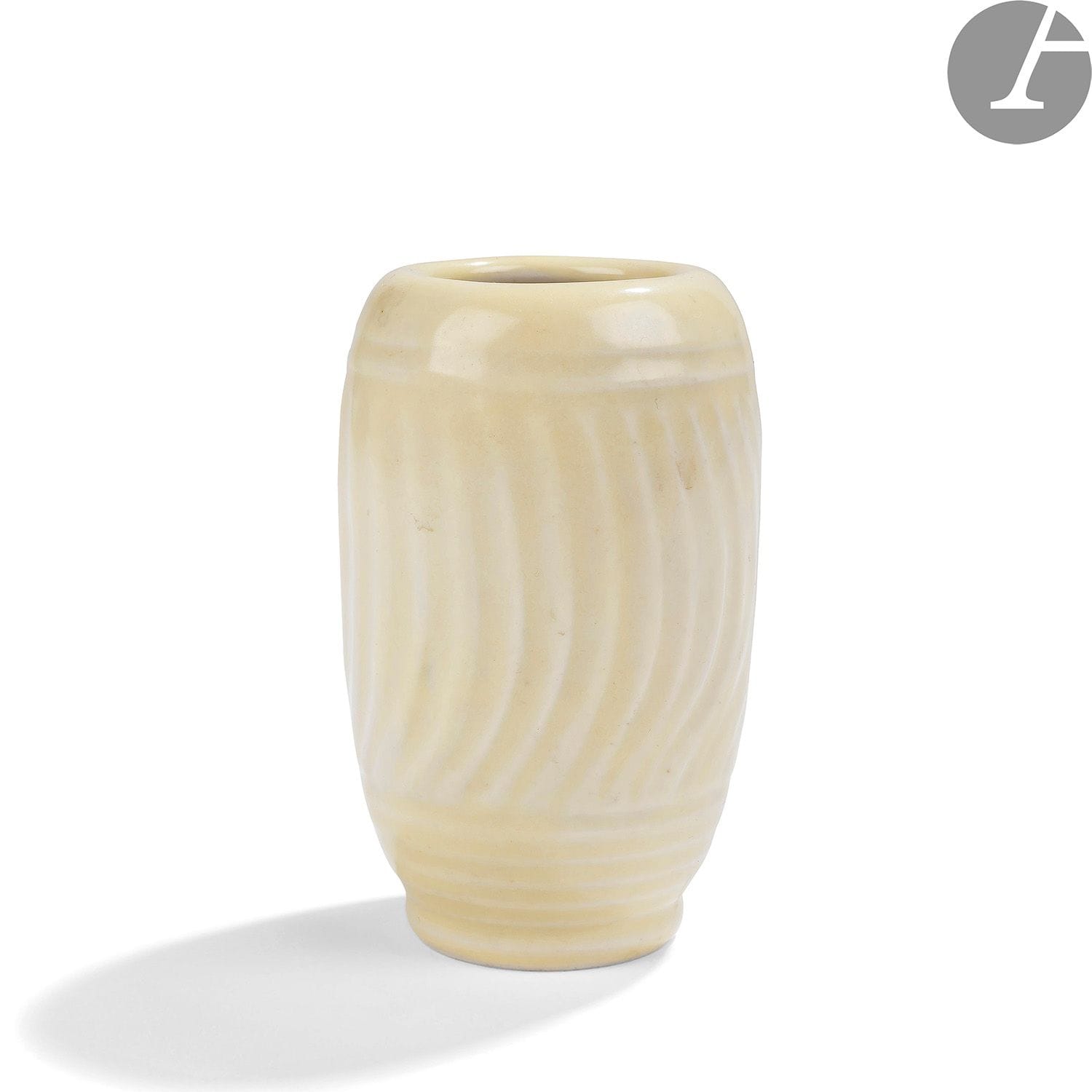 JEAN GIREL (BORN IN 1947) - MARIE-CHRISTINE DAVID
COLLECTIONBaluster
vase
on a recessed base with a large ring neck.
Proof in yellow celadon enamelled porcelain with engraved decoration of waves under glaze.
Signed and dated Jean GIREL 19(88) under the base.
Height: 11 cmProvenance

:
Estate of Marie-Christine David.






