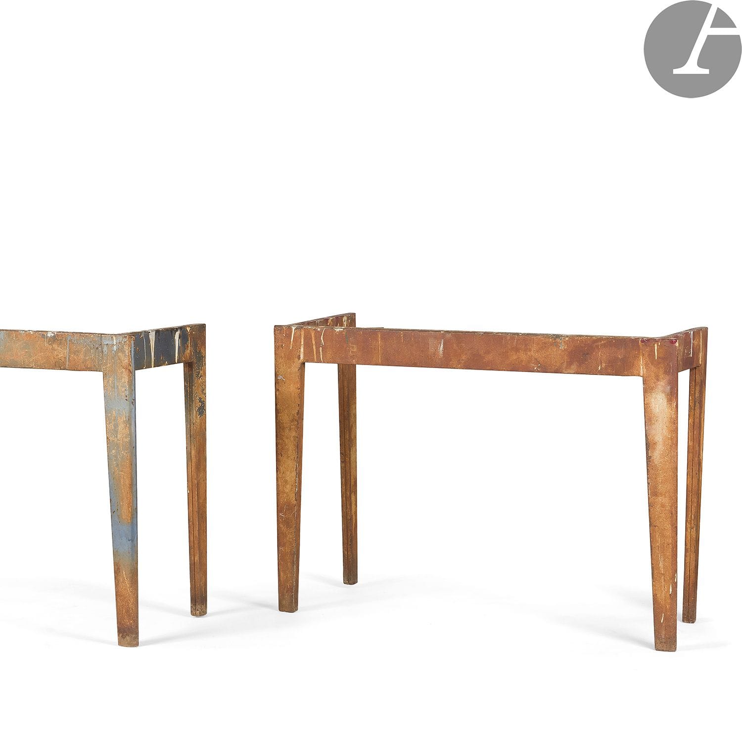 JEAN PROUVÉ (1901-1984) & ATELIERS JEAN PROUVÉPair of
frames specially made in 1945-46 for the Editions Braun in Mulhouse and made in only two copies.
Pair of reference case bases that can form a pair of brackets. 
Proofs in folded steel sheet, formerly lacquered.
Condition of use, missing a spacer bar at the back of one of the legs, deformations, very strong oxidation, significant wear and tear to the lacquer.
Height : 82,5 cm - Length : 115 cm - Depth : 47 cmProvenance

:
Private collection, Alsace


.


This work was acquired by the father of the current owner after the factory moved from Dornach (Mulhouse) to Vieux-Thann in 1987 after the purchase of the Braun company by Burda in 1980. In the months and years following this move, the machines and equipment of the old Mulhouse factory were dispersed and the building was finally destroyed. 

Bibliography:
Peter Sulzer - Jean Prouvé complete works, vol.3, 1944-1954 - Birkhäuser Publishing, Basel, 2005
.
Description of these frames under reference 1006 page 62 and plan (with locker) reproduced on page 62 (ill. 1006.1).










