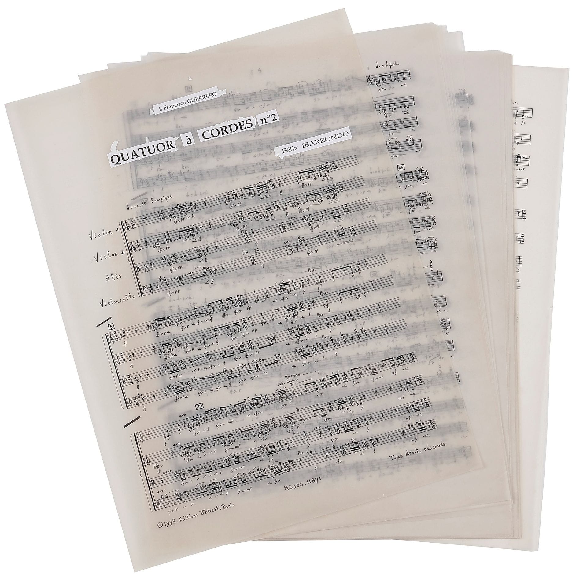 Félix IBARRONDO (né 1943). Manuscrit musical autographe, Quatuor à cordes n° 2, 1997 ; 27 feuillets 37,5 x 27,5 cm.
Quatuor à cordes créé le 7 février 1998 à Radio-France, pour le festival Présences, par le quatuor de l’Ensemble intercontemporain : Jeanne-Marie Conquer et Hae-Sun Kang (violons), Christophe Desjardins (alto), Jean-Guilhem Queyras (violoncelle). Il dure 17 minutes 30, et commence Énergique.
Le manuscrit est soigneusement noté à l’encre de Chine sur papier calque avec généralement 4 systèmes de 4 portées par page ; il est daté « Asnières 6-II/VI 1997 ». Il a servi pour le clichage, avec des collettes imprimées pour le titre et la dédicace à Francesco Guerrero.