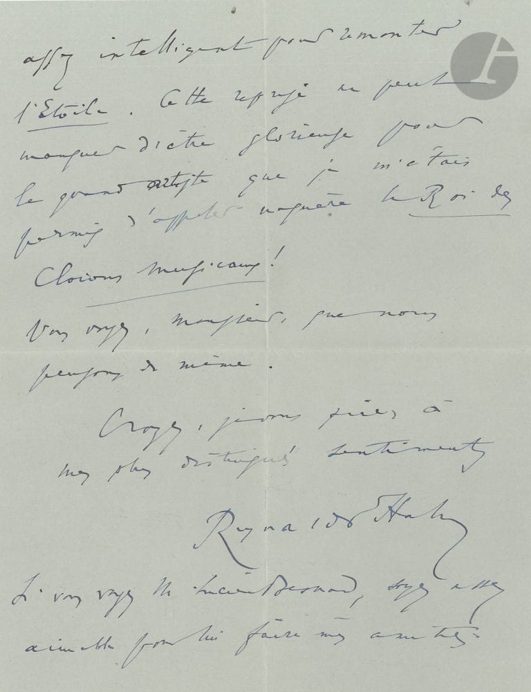 • Reynaldo HAHN (1875-1947). 3 L.A.S. ; 10 pages in-8.
[Décembre 1899], à Robert Brussel, le remerciant de l’envoi de son étude sur Chabrier et le rire musical : « Chabrier est une de mes grandes admirations [...] Il faut espérer qu’il se trouvera un directeur assez intelligent pour remonter l’Étoile. Cette reprise ne peut manquer d’être glorieuse pour le grand artiste que je m’étais permis d’appeler naguère le Roi des Clowns musicaux ! »... – [1908 ?, au poète Paul Drouot], saluant « le développement de la juvénile robustesse qu’ont pris vos idées et votre talent […] on ne saurait assez féliciter un jeune homme de vouloir et de pouvoir canaliser les flots de ses chants entre les rimes irréprochables d’un rythme serré et constant. […] Il faut pourtant que je vous dise, non en mon nom propre , mais au nom de la musique, qu’il est regrettable de méconnaître comme vous le faites – et beaucoup de poètes aujourd’hui – l’importance des e muets dans le corps des vers. Soyez certain qu’au point de vue musical, c’est une hérésie ». – À une dame, lui envoyant une mélodie : « Je l’ai écrite très vite, après y avoir longuement pensé. Elle n’est peut-être pas tout à fait “au point”, mais c’est une ébauche poussée, et, je crois, très présentable »…