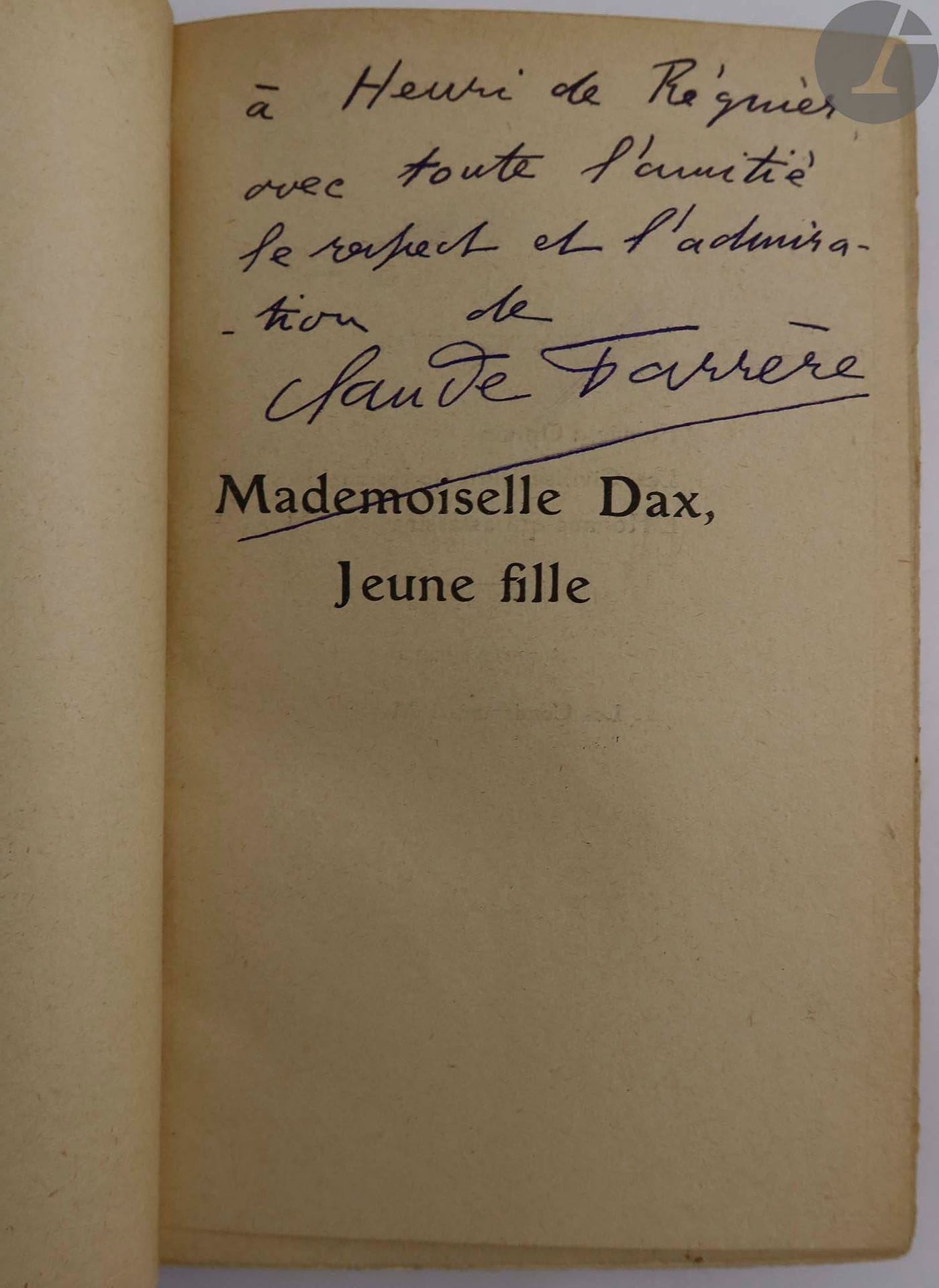 FARRÈRE (Claude).
Mademoiselle Dax Jeune fille.
Paris : Société d'éditions littéraires et artistiques, Librairie Paul Ollendorff, 1908. — In-18, 181 x 115 : (4 ff.), 307 pp., (2 ff. dernier blanc), couverture imprimée. Demi-maroquin havane à coins, dos à nerfs, tête dorée, non rogné, couverture conservée (E. & M. Maylander).

Édition originale du seul roman que Claude Farrère ait écrit sur la société lyonnaise.

Exemplaire sur papier d'édition, celui de Henri de Régnier, enrichi de ce bel envoi sur le faux titre :

à Henri de Régnier // avec toute l'amitié // le respect et l'admira- // -tion de // Claude Farrère

Farrère était un ami du couple Régnier mais surtout de Marie de qui il était le confident, à tel point qu'on les crut amants, ce qu'il démentit dans une lettre du 22 novembre 1945 : « Nous nous étions aimés d'amitié et l'amour même avait été bien près de se glisser entre nous ».

Exemplaire très bien conservé. À l'origine figurait le dos de la couverture mais sa fragilité était telle qu'il n'en reste dorénavant que des petits fragments.