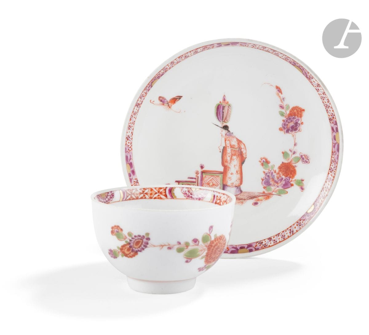 Meissen
Bol et sa soucoupe en porcelaine à décor polychrome de Chinois sur terrasse dans le style de Stadler et fleurs indiennes, galon à treillage sur les bords.
Marqués : épées croisées en bleu.
XVIIIe siècle, vers 1730.
H : 4,5 cm, D : 12 cm